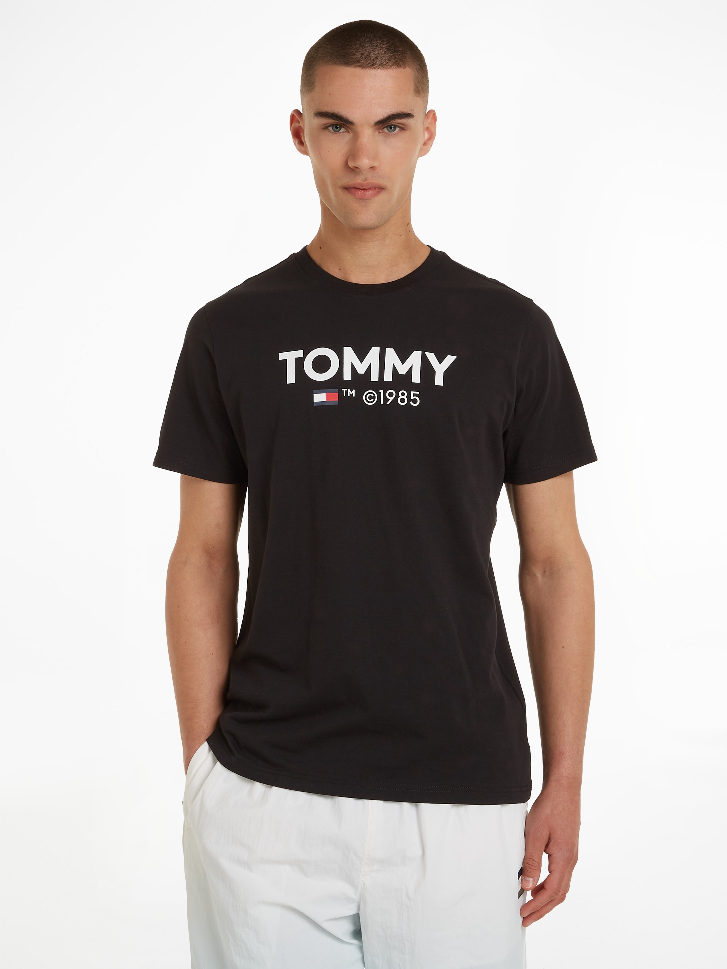 TEE«, Tommy TOMMY bei Jeans der Tommy T-Shirt ESSENTIAL großem »TJM Brust auf SLIM Druck online mit