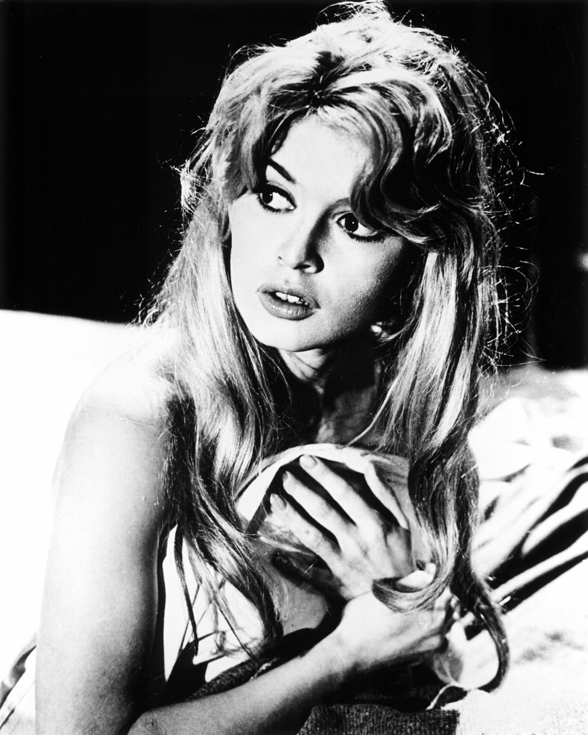 queence Acrylglasbild »Brigitte Bardot im Handtuch«, Schwarz-Weiß-Frau-Star günstig online kaufen