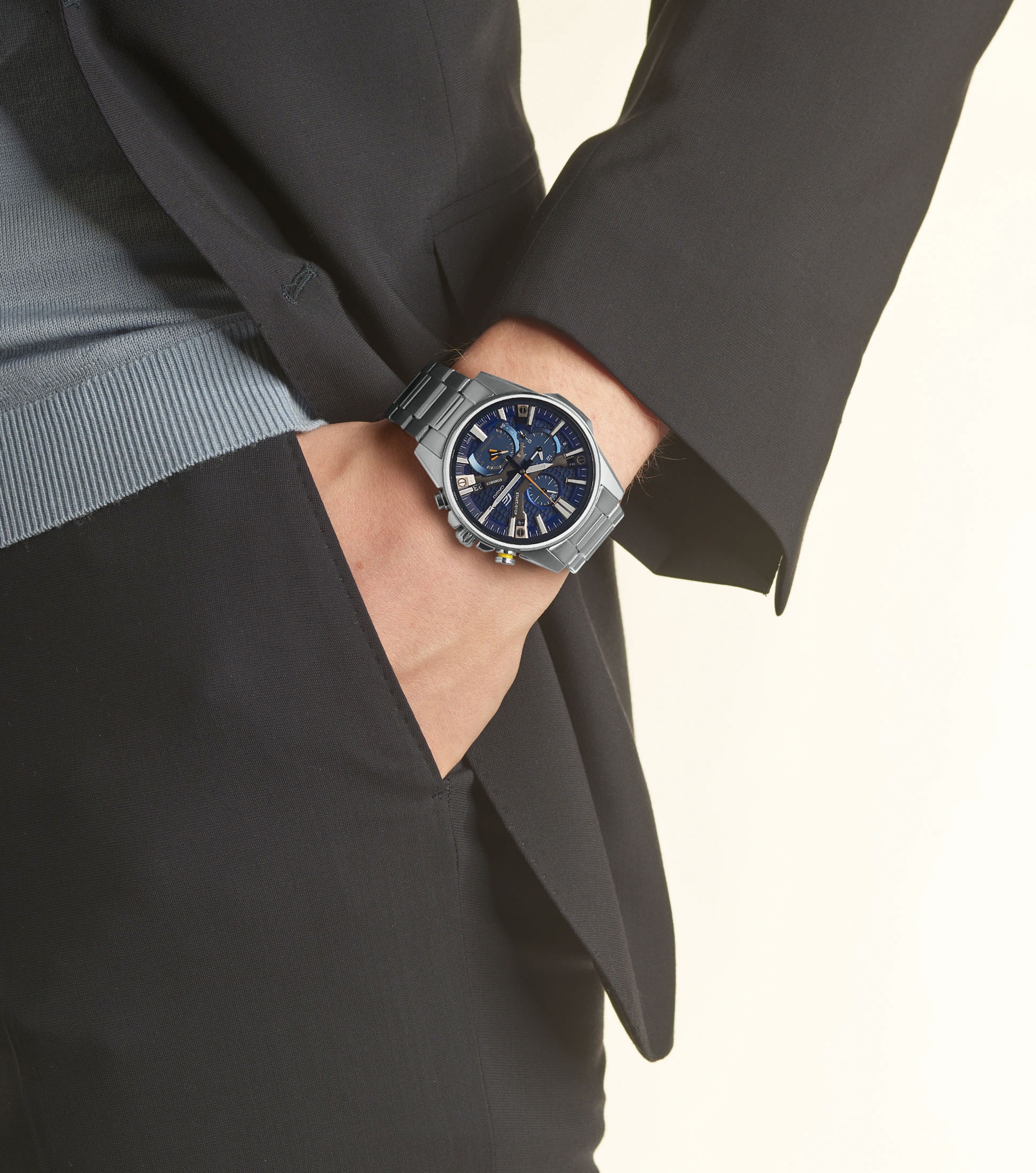 4. Bild von CASIO EDIFICE Smartwatch »EQB-1200D-2AER«