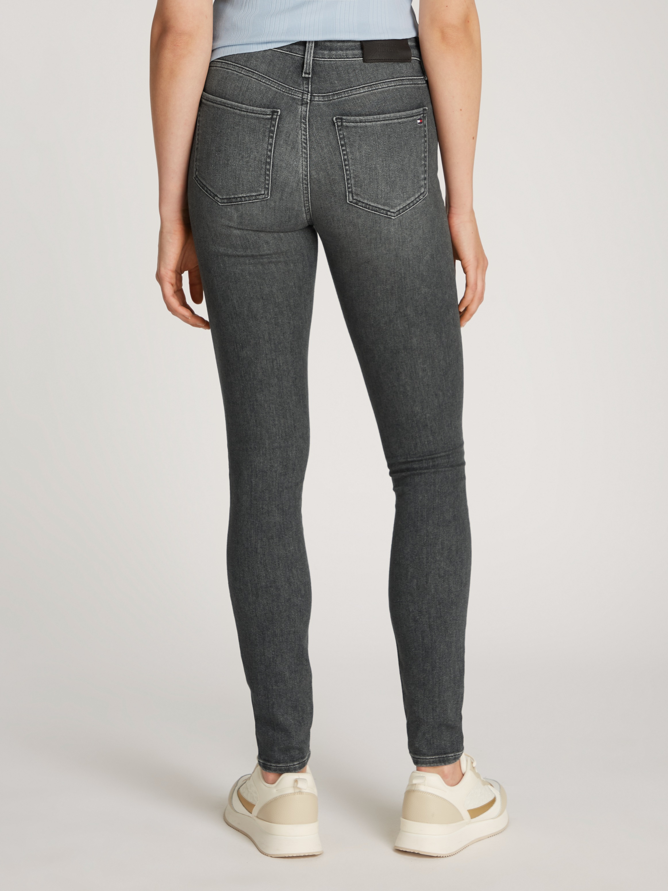 Tommy Hilfiger Skinny-fit-Jeans »COMO Skinny Regular Waist«, mit Logo-Badge, in Knöchellänge