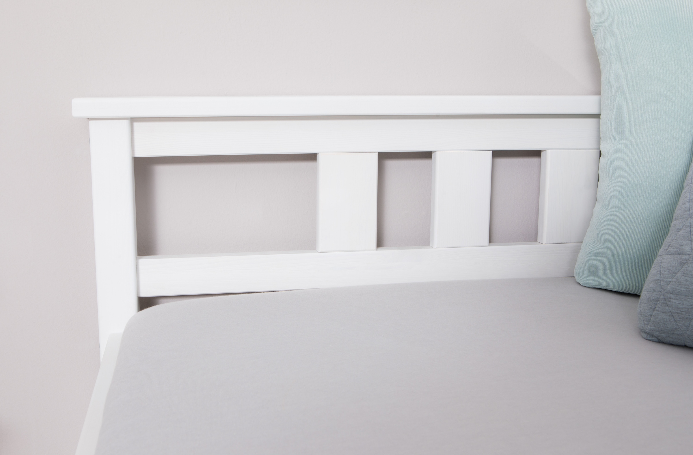Ticaa Futonbett »Merci«, Einzelbett, aus Kiefer Massivholz, inkl. Rollrost