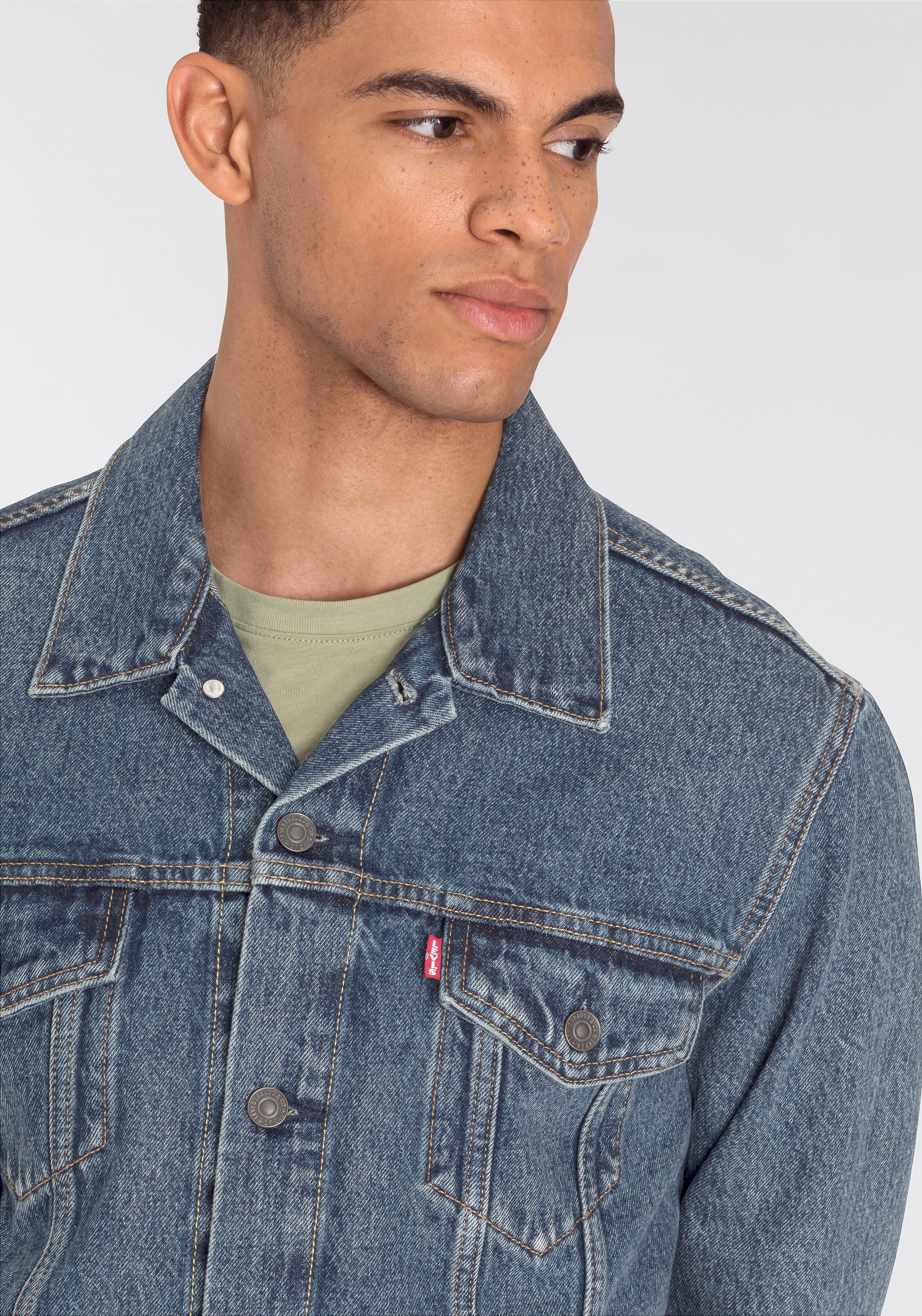 Levi's® Jeansjacke »VINTAGE FIT TRUCKER JKT«, ohne Kapuze, mit Knopfleiste