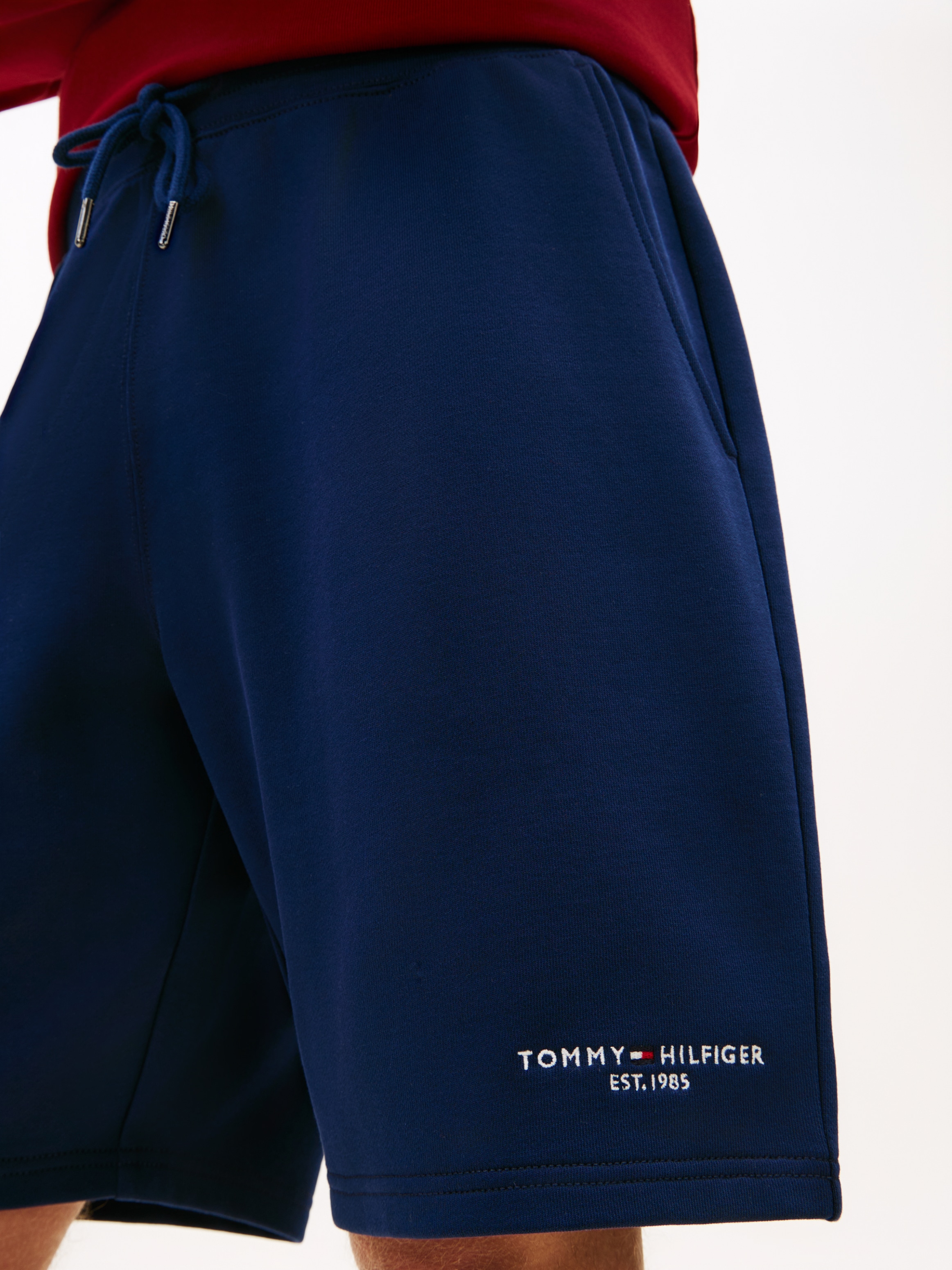 Tommy Hilfiger Sweatshorts »TOMMY LOGO«  Regular fit mit elastischem Bund