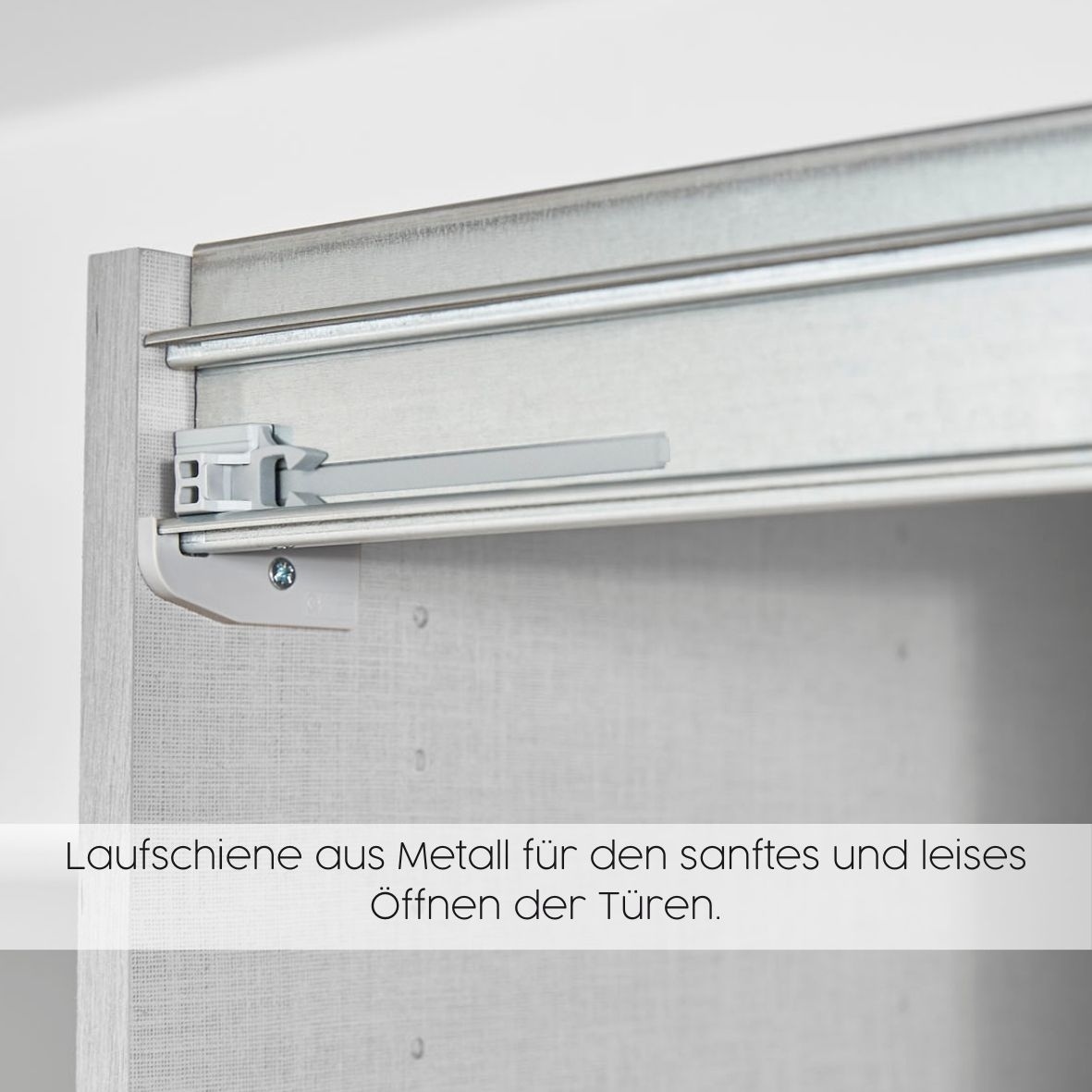 rauch Schwebetürenschrank »Agordo«, (im angesagten Mix aus Dreh- und Schwebetüren), optional mit Spiegel und zwei Griff-Farben MADE IN GERMANY
