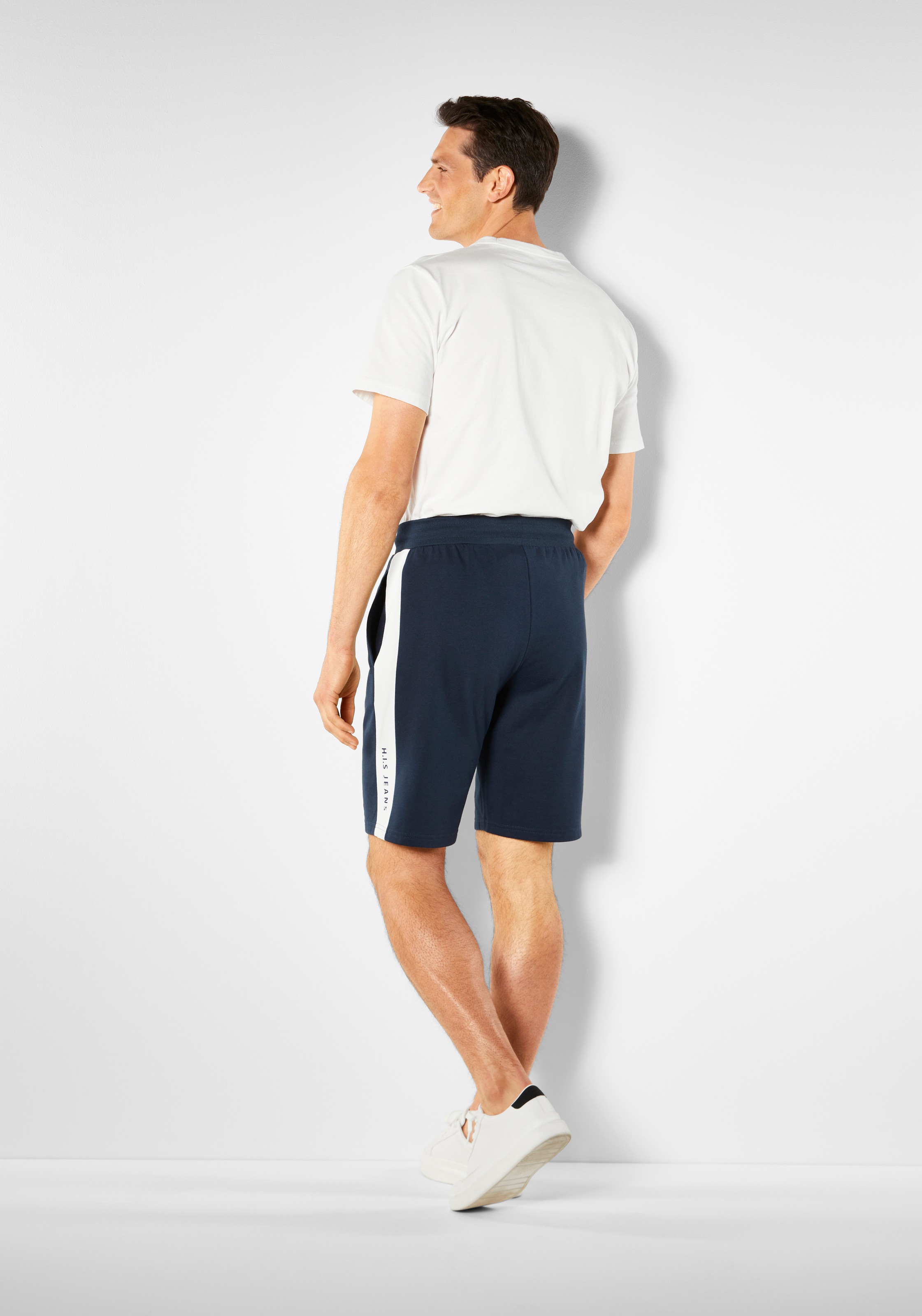 H.I.S Sweatshorts, seitlicher Streifen mit Logodruck