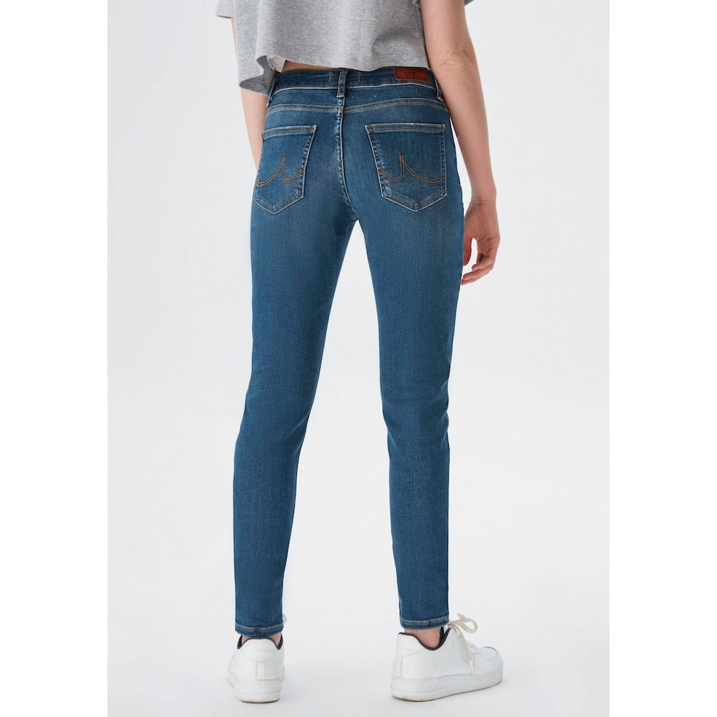 LTB Boyfriend-Jeans »MIKA C«, mit gerade zulaufendem Beinverlauf, hoher Leibhöhe und Taschen