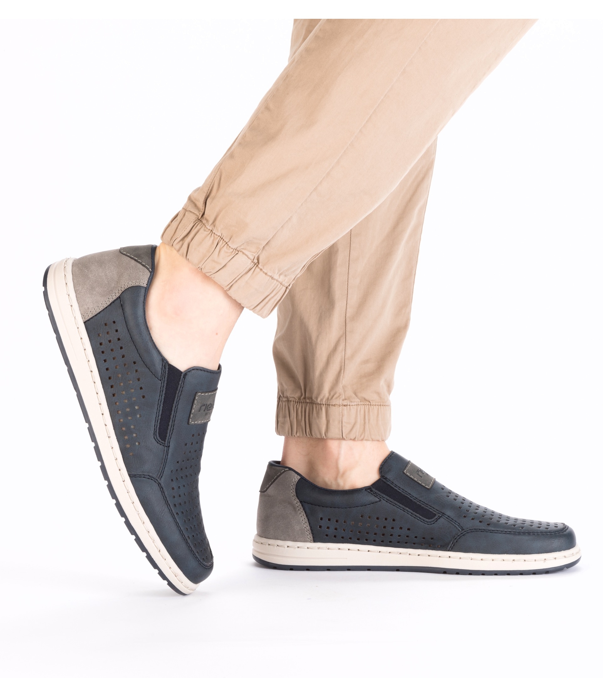 Rieker Slipper, Slip-on Sneaker, Loafer, Komfortschuh mit Gummizug für guten Sitz