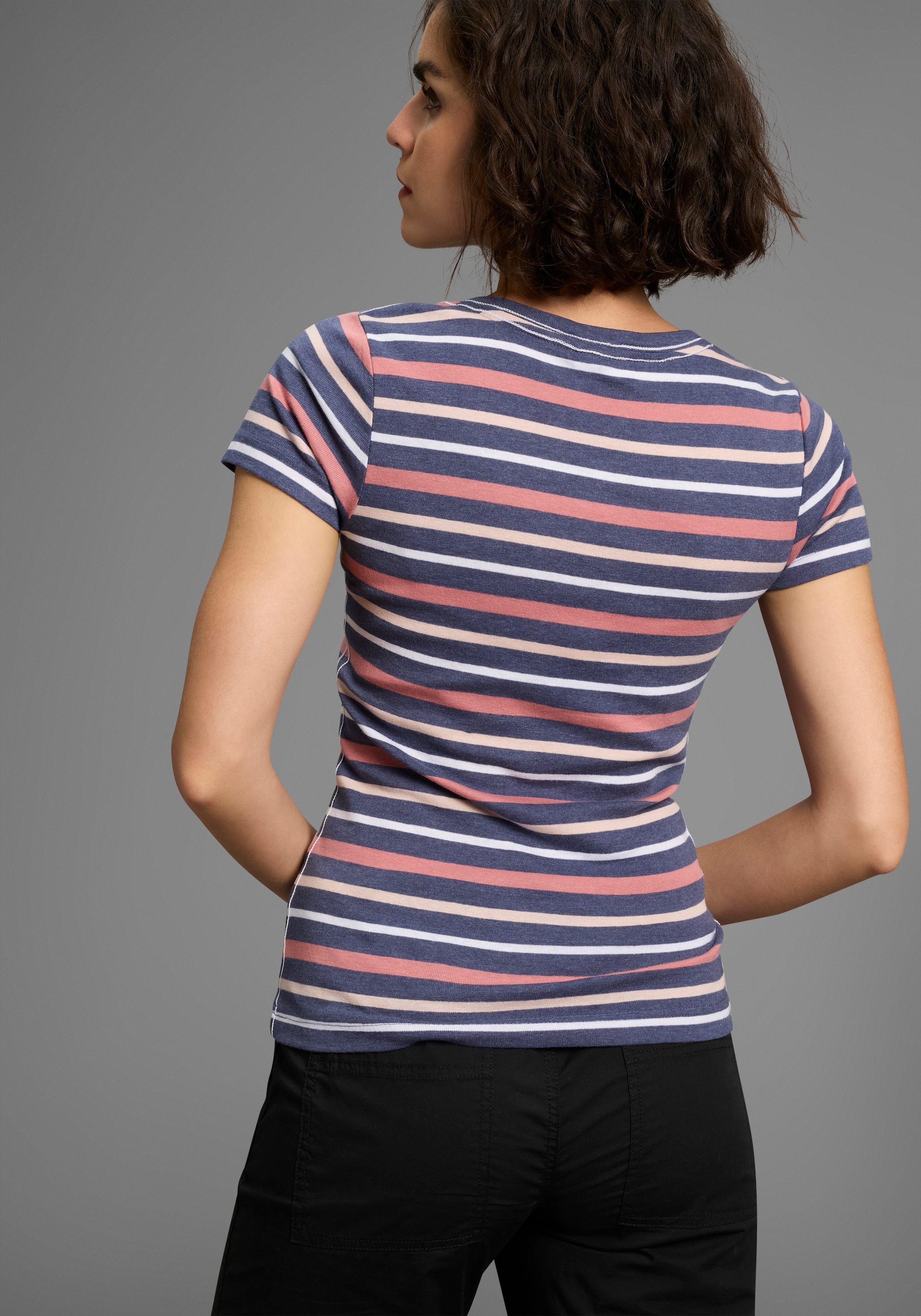 KangaROOS T-Shirt kurzärmelig,  sehr figurbetont,  aus Baumwolle und Polyester