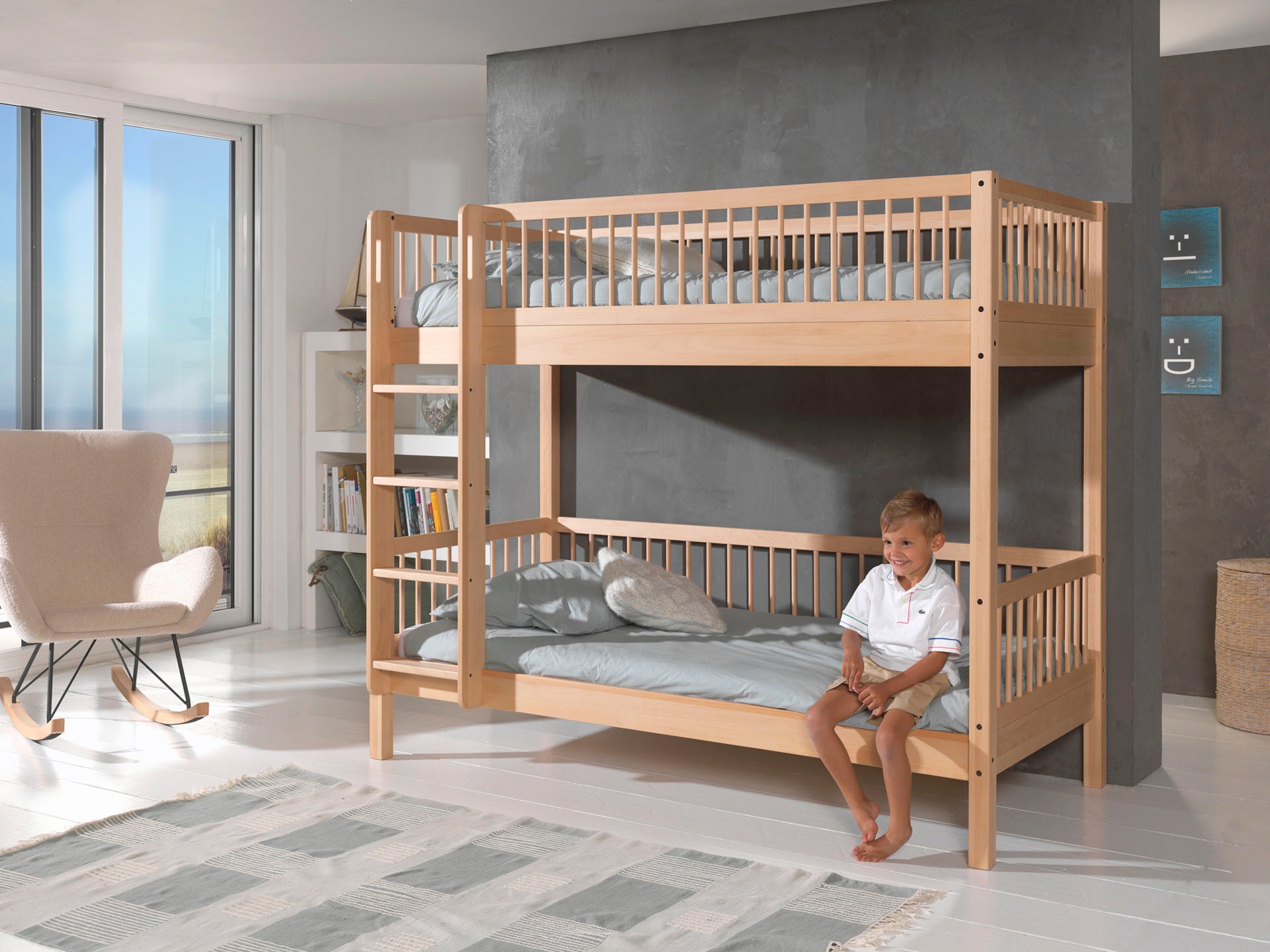 Vipack Etagenbett »Forrest in Buche massiv natur lackiert, umlaufende Sprossen-Optik« 2 Liegeflächen 90/200 cm, Pfostenstärke 55x55 mm, stabil gebaut,  inkl. Rolllattenroste, ideale Raumnutzung im Kinderzimmer