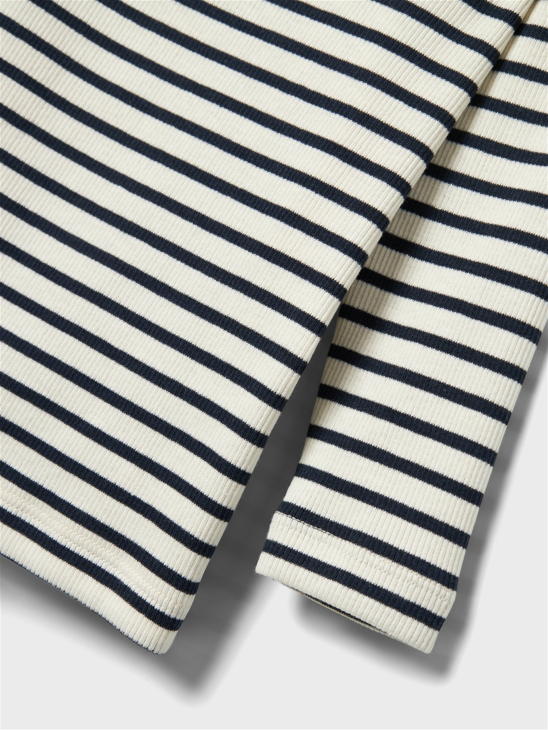 Name It Langarmshirt »NMNBANI LS XSL TOP NOOS« Ringel-Look in toller Rippen-Qualität