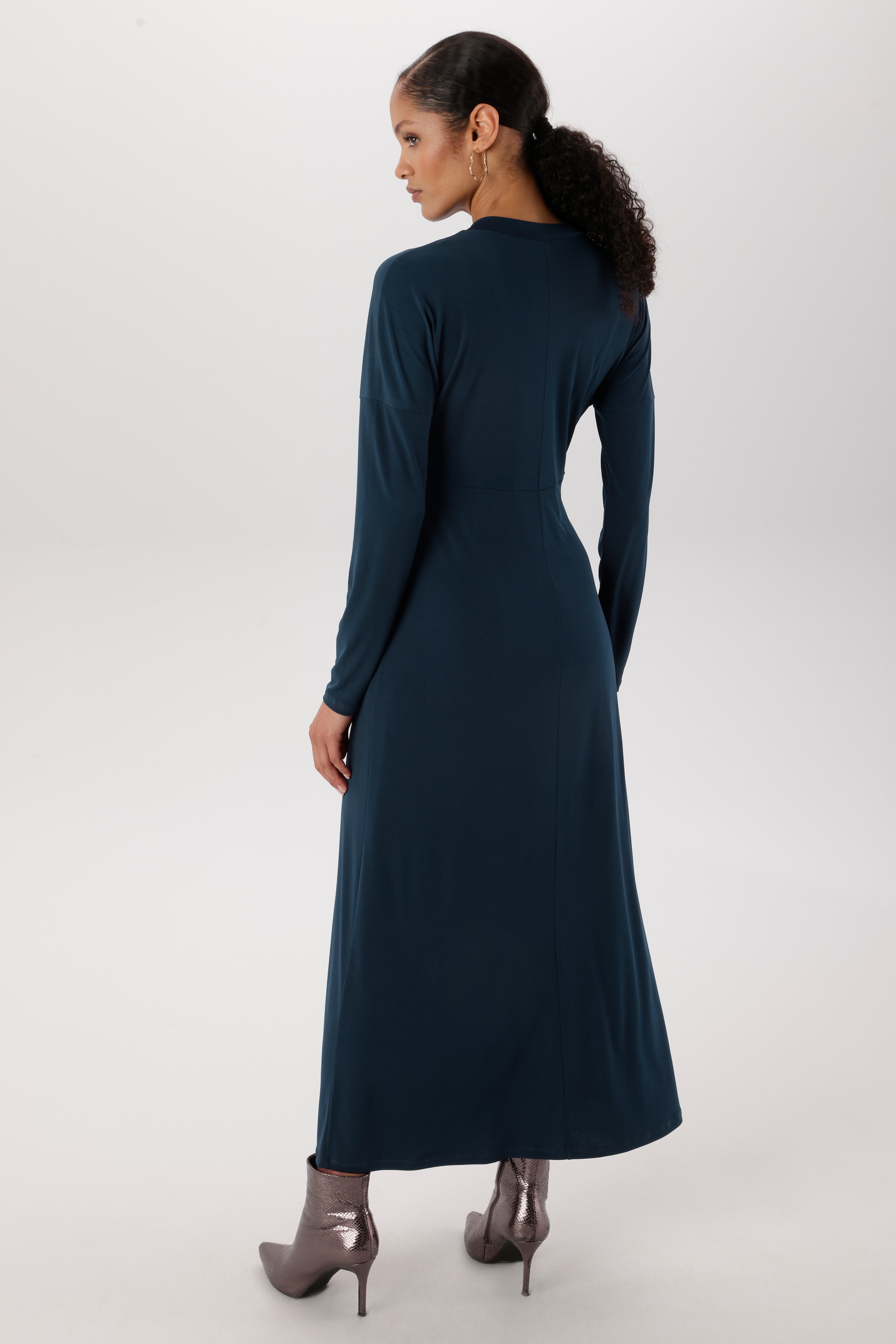 Aniston SELECTED Maxikleid schmeichelnde Raffung mit dekorativer Brosche - NEUE KOLLEKTION