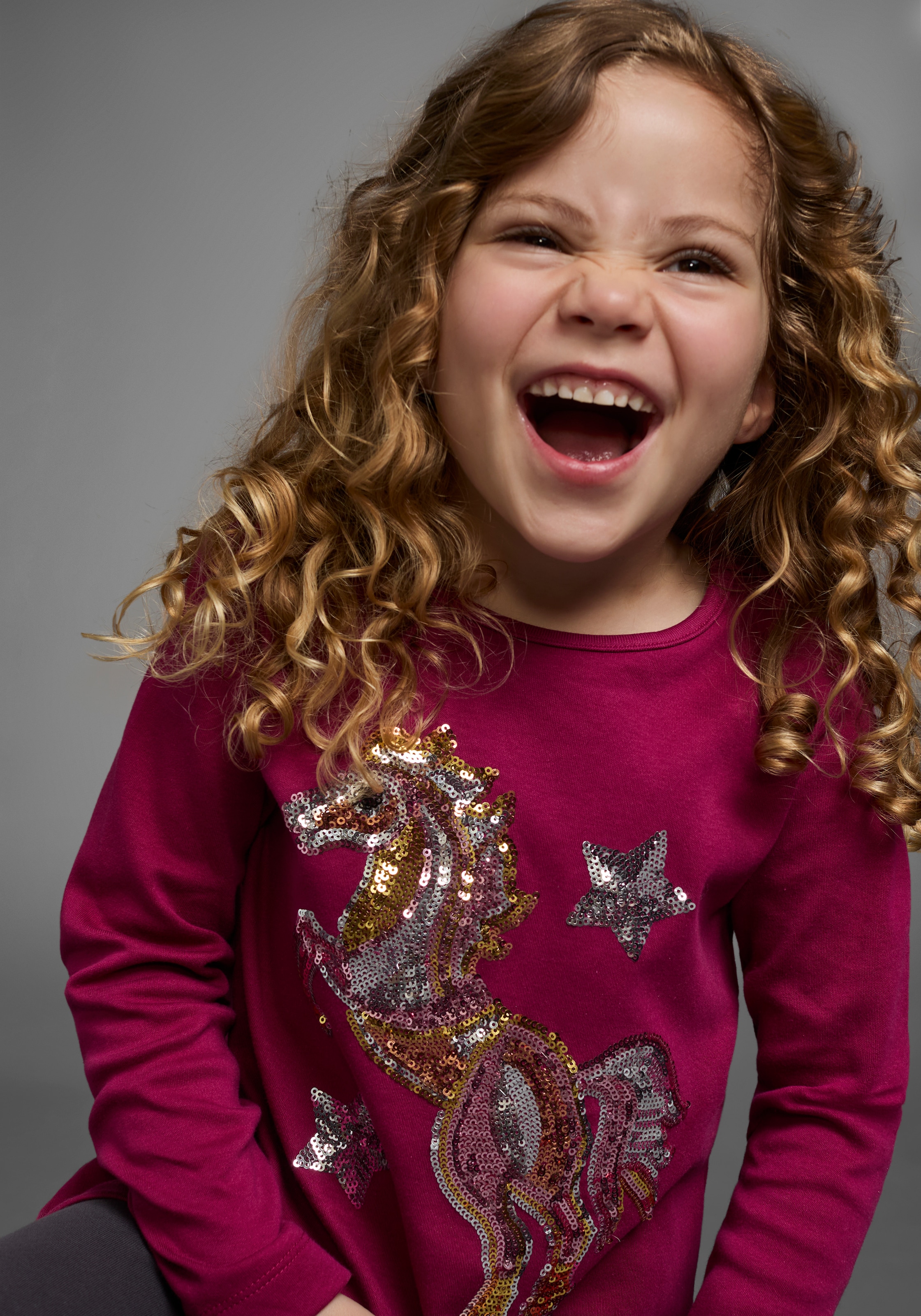 KIDSWORLD Langarmshirt »PFERD«, Langarm, ausgestellter Schnitt, bedruckt, Rundhalsausschnitt