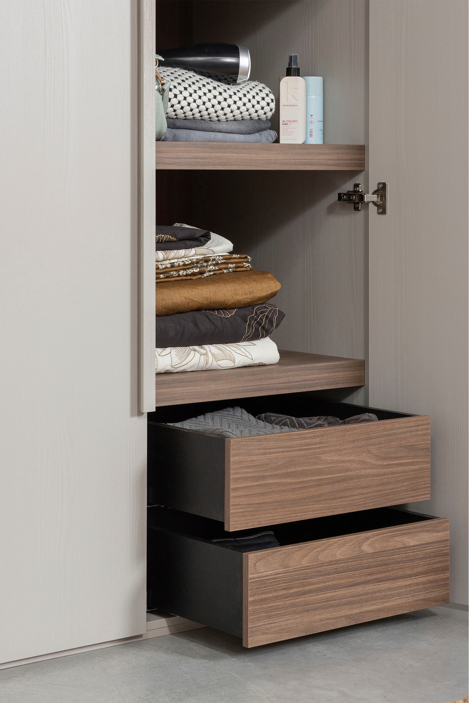 WOOOD Garderobenschrank »Rens«, aus Nussbaum-Dekor, viel Stauraum, Höhe 210 cm