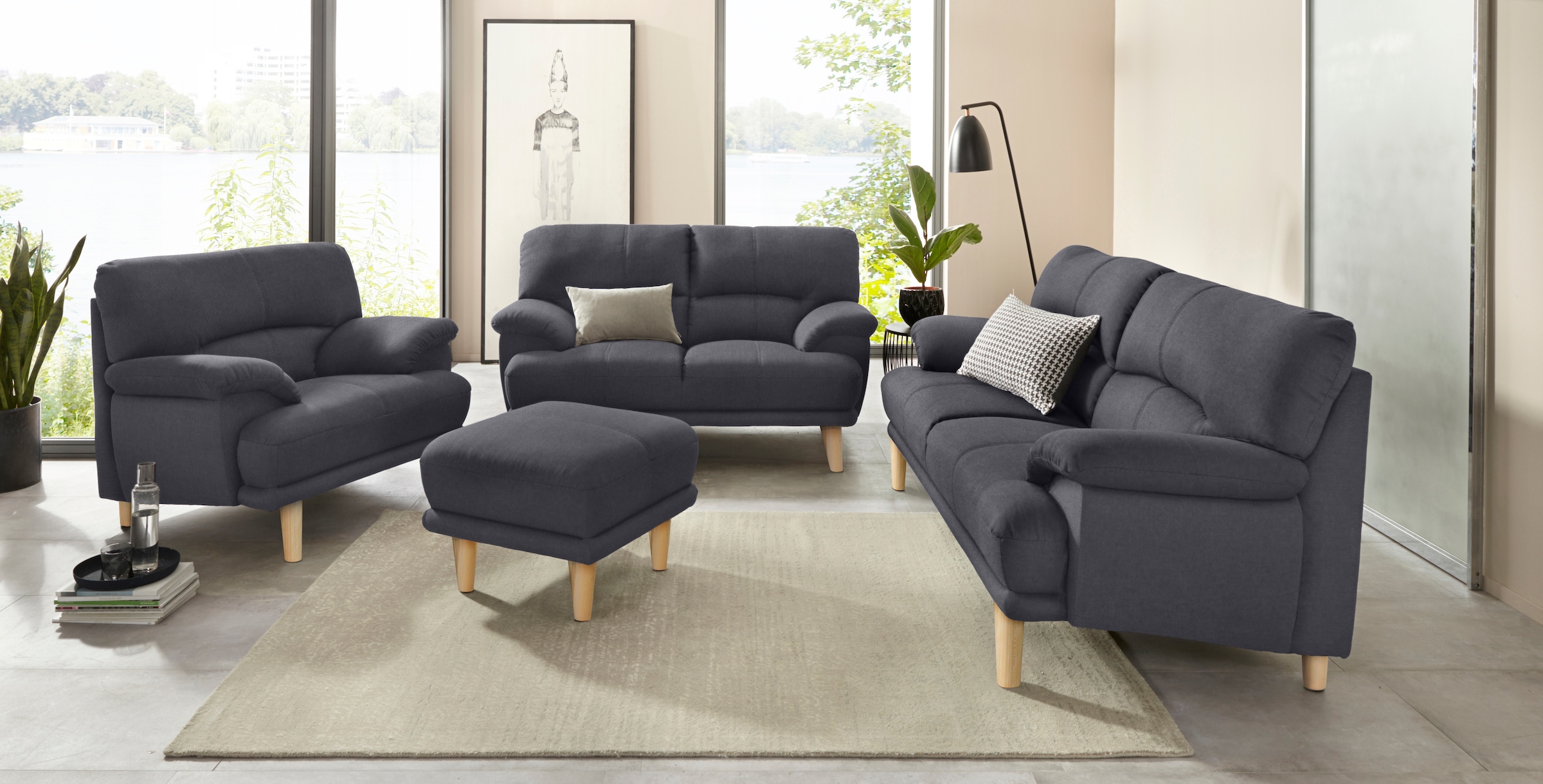 TRENDMANUFAKTUR Sessel »Cecilia, Loungesessel, italienisches Design, bequeme Armlehnen« aufwendige Rückenverarbeitung für hohen Sitzkomfort, Holzfuß