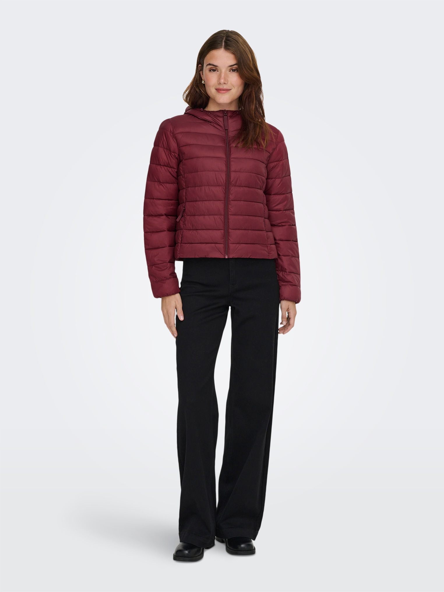 ONLY Steppjacke »ONLTAHIA LW QUILTED HOOD JKT OTW CC OTW« mit Kapuze Kunstfaser