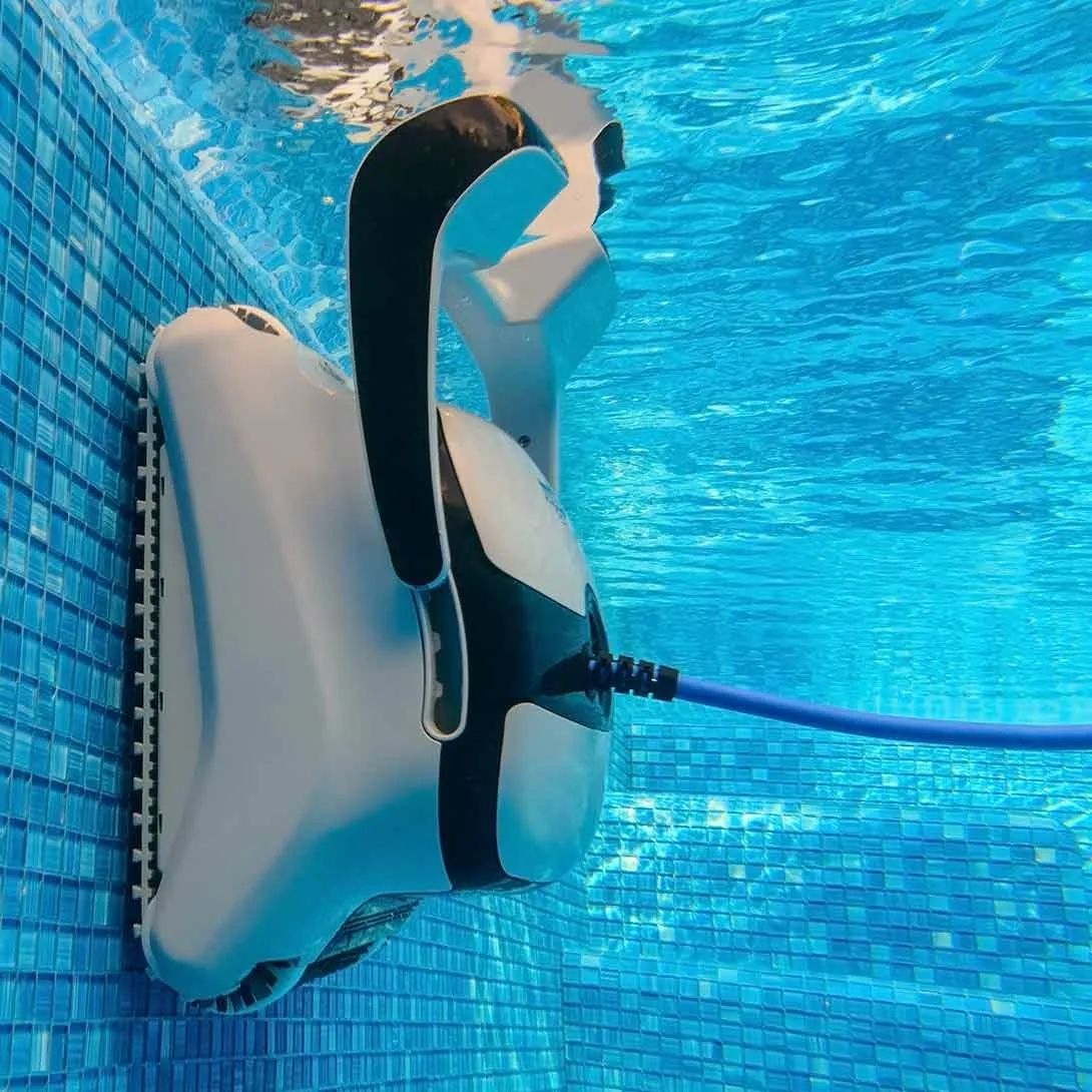maytronics Poolroboter »Dolphin Deluxe Active« Professionelle Poolreinigung für Pools bis zu 15 Meter