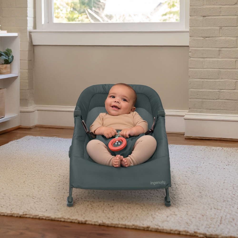 ingenuity Babywippe »Stow & Go™ Compact Folding Bouncer« bis 9 kg mit Vibration