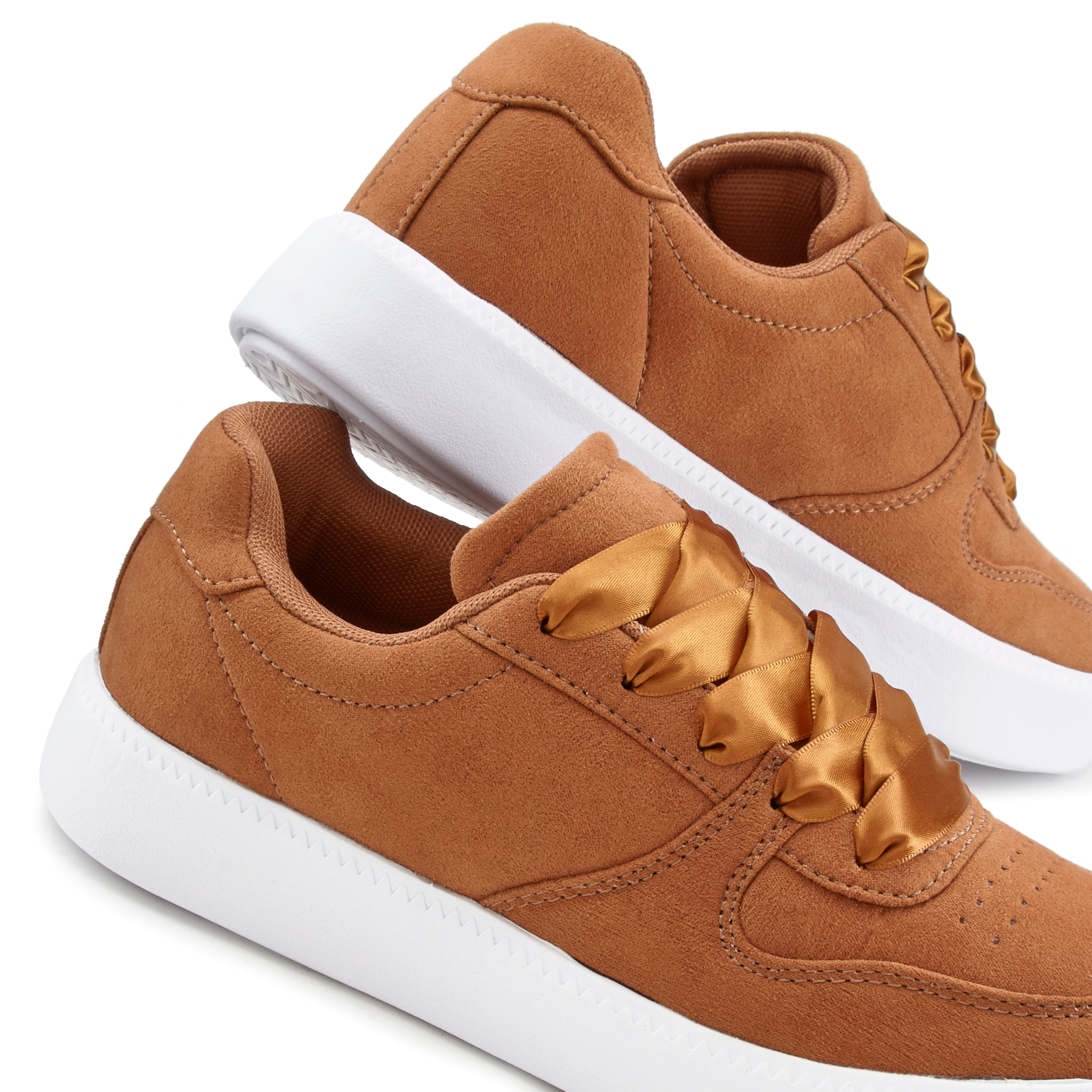 LASCANA Sneaker, Schnürhalbschuh ultraleicht, Satinschnürung, im Retro-Look VEGAN