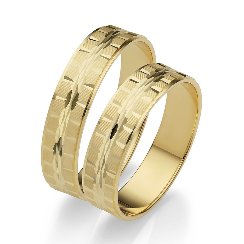FIRETTI Trauring »Schmuck Geschenk Gold 375 Hochzeit Ehering "LIEBE"« Made in Germany gelbgoldfarben 72 Moderner Ehering mit Struktur, als Zeichen...