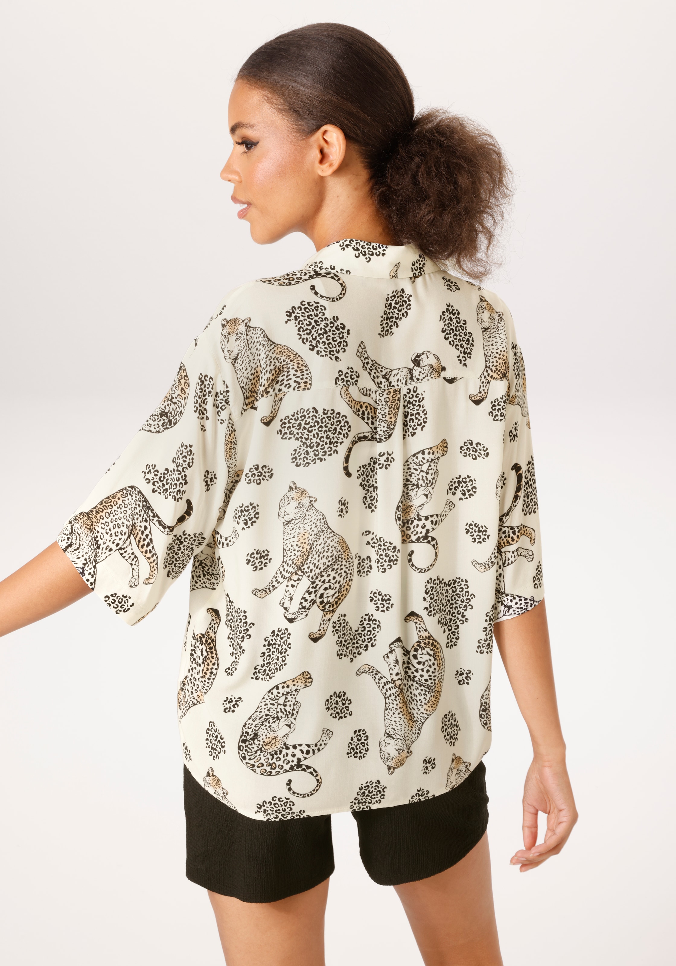 Aniston CASUAL Hemdbluse mit dekorativen Leoparden bedruckt - NEUE KOLLEKTION