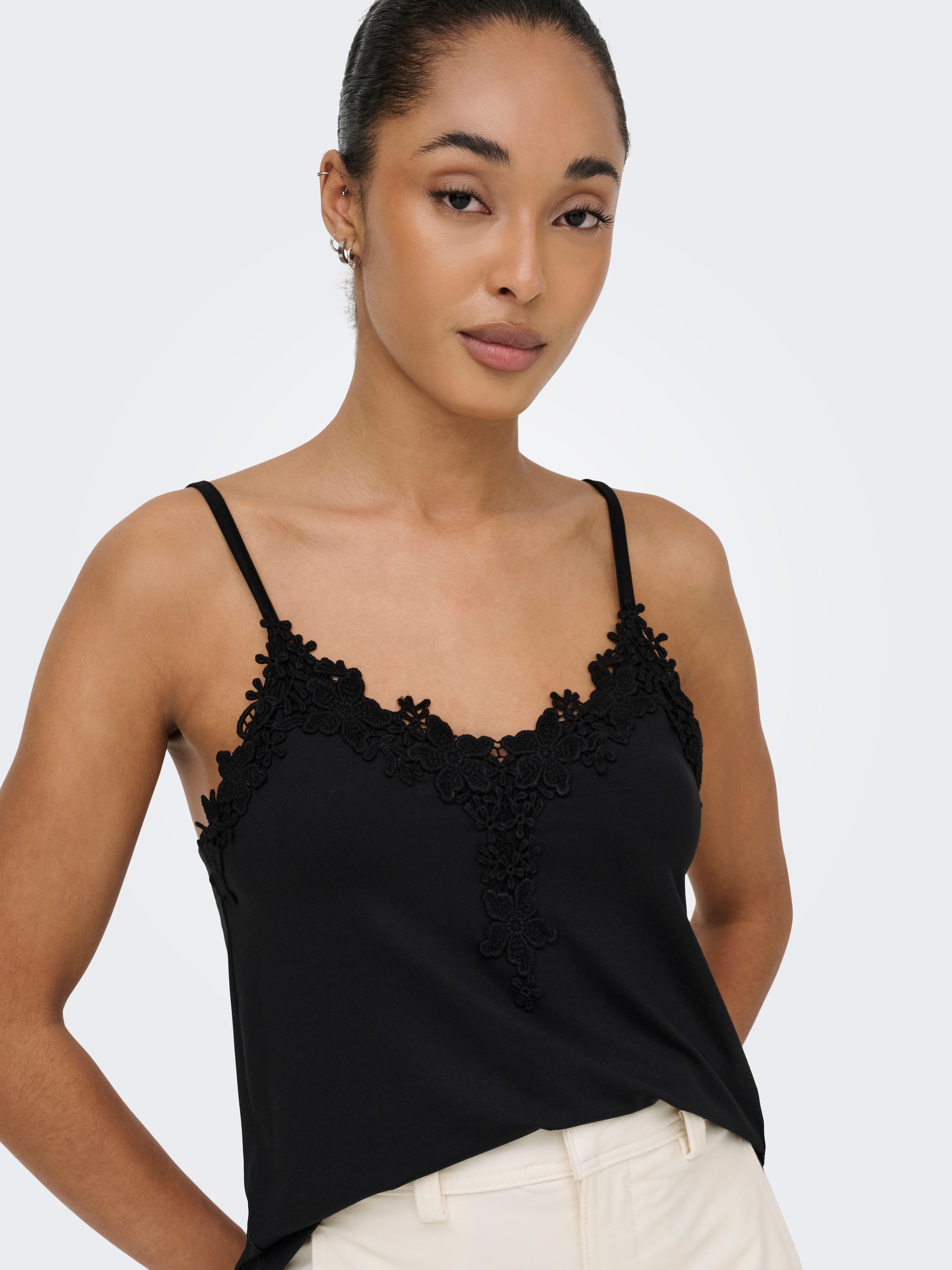 ONLY Spitzentop »ONLBETINA S/L V-NECK LACE TOP CS JRS« Kunstfaser, regular fit