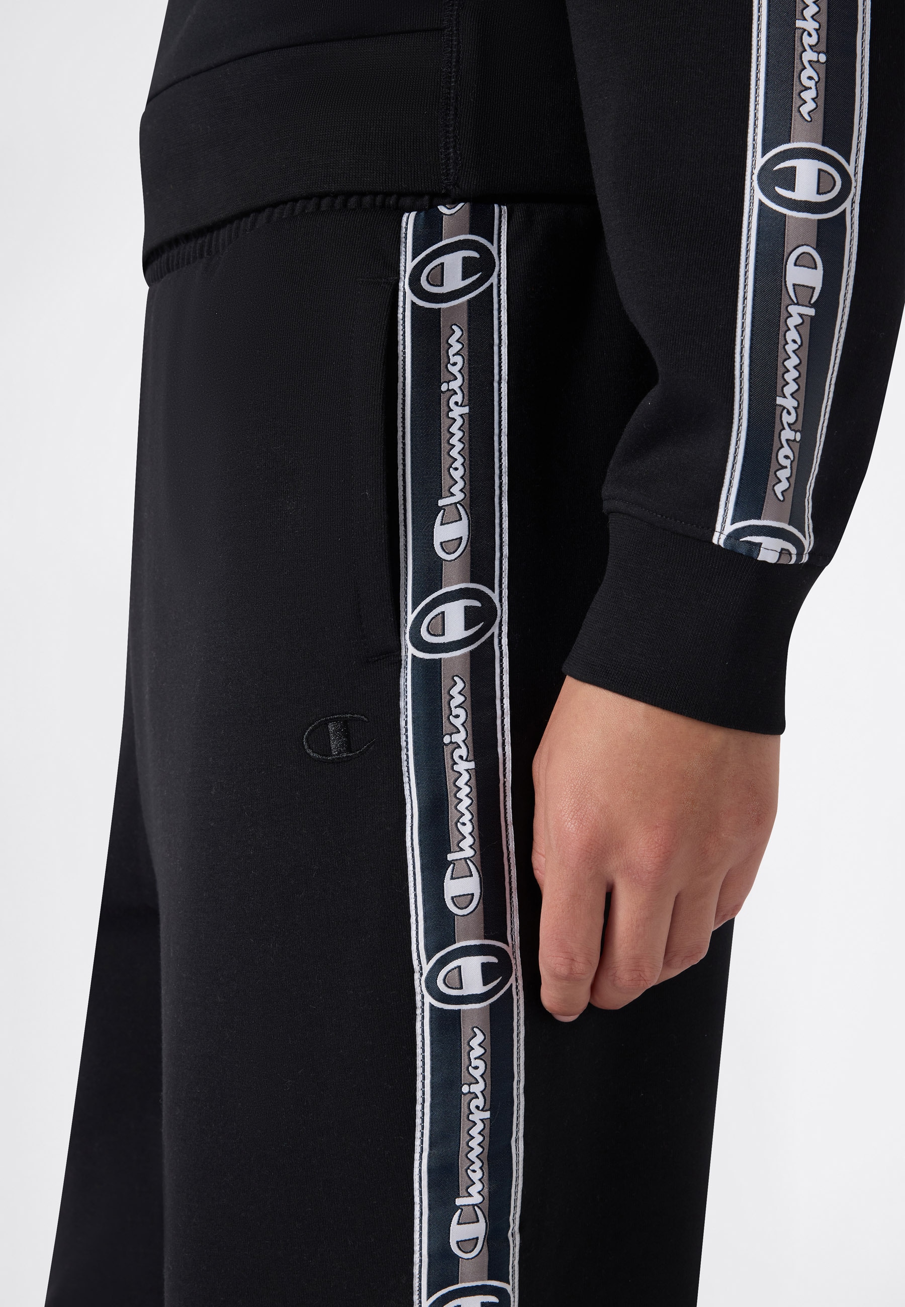 Champion Jogginghose »SPORTWEAR CUFFED PANTS Loose Fit Stretch Cotton«  mit Cuffed Pants Schnitt, in Stretch-Qualität, Loose Fit