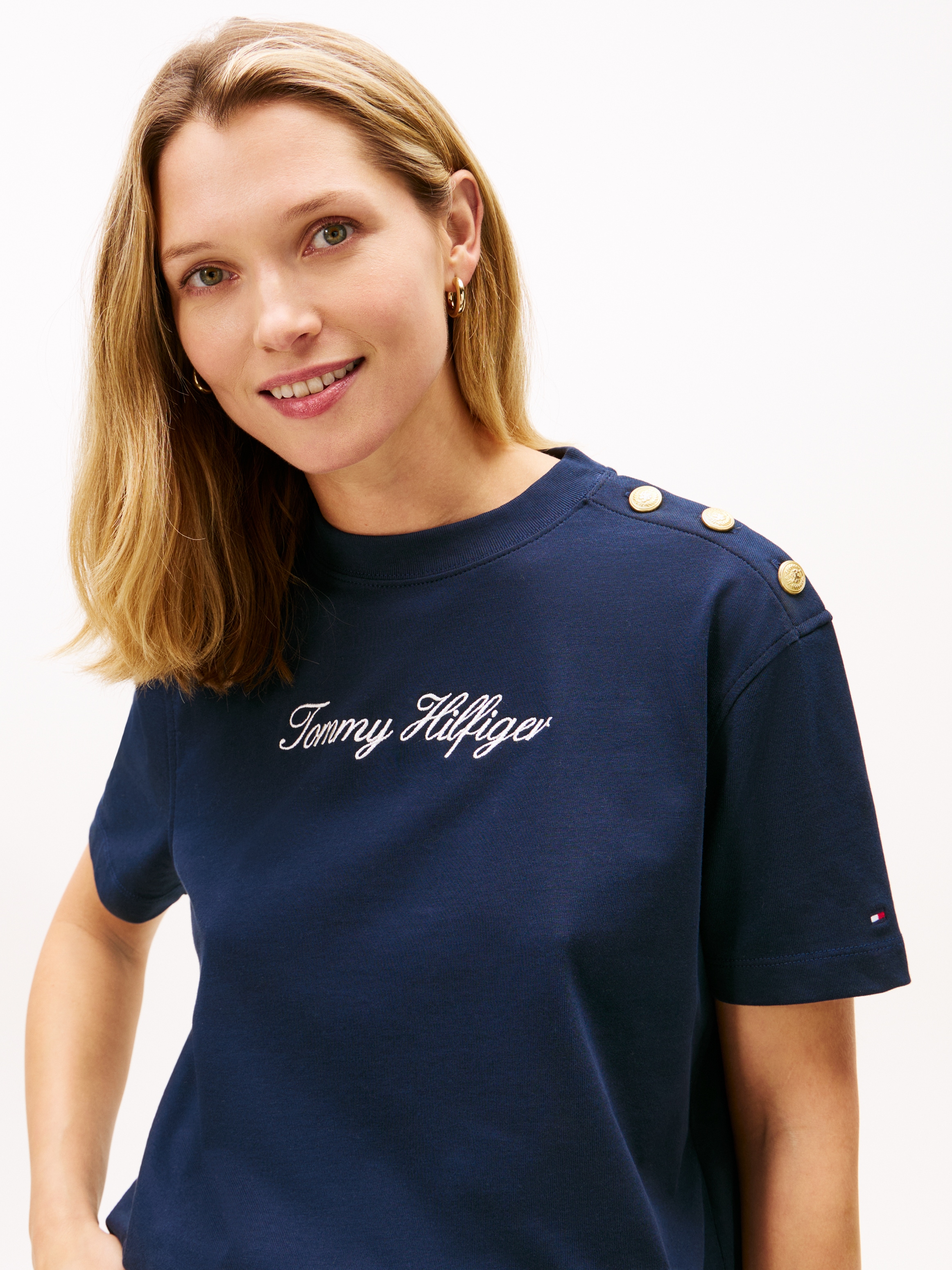 Tommy Hilfiger Kurzarmshirt »GOLD BTN SCRIPT MDRN SS TEE« mit goldfarbenen Knöpfen