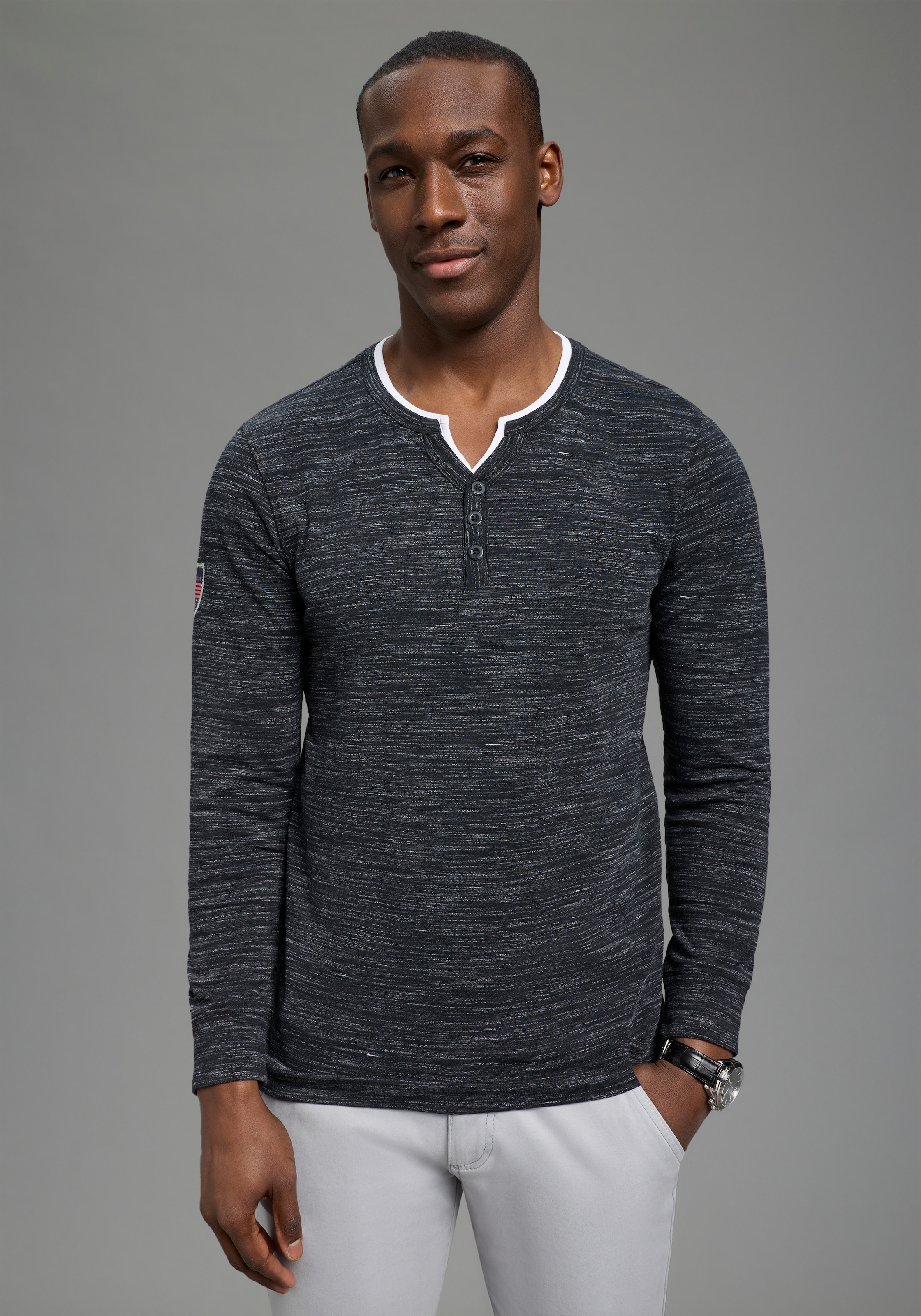 DELMAO Henleyshirt Langarm,  melierte Optik,  Henleykragen,  aus Baumwollmischung