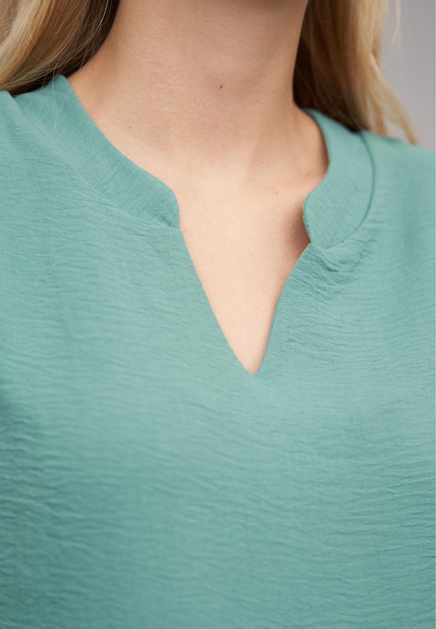 CLOUD 5IVE Klassische Bluse »CLOUD 5IVE Musselin Bluse mit V-Ausschnitt«