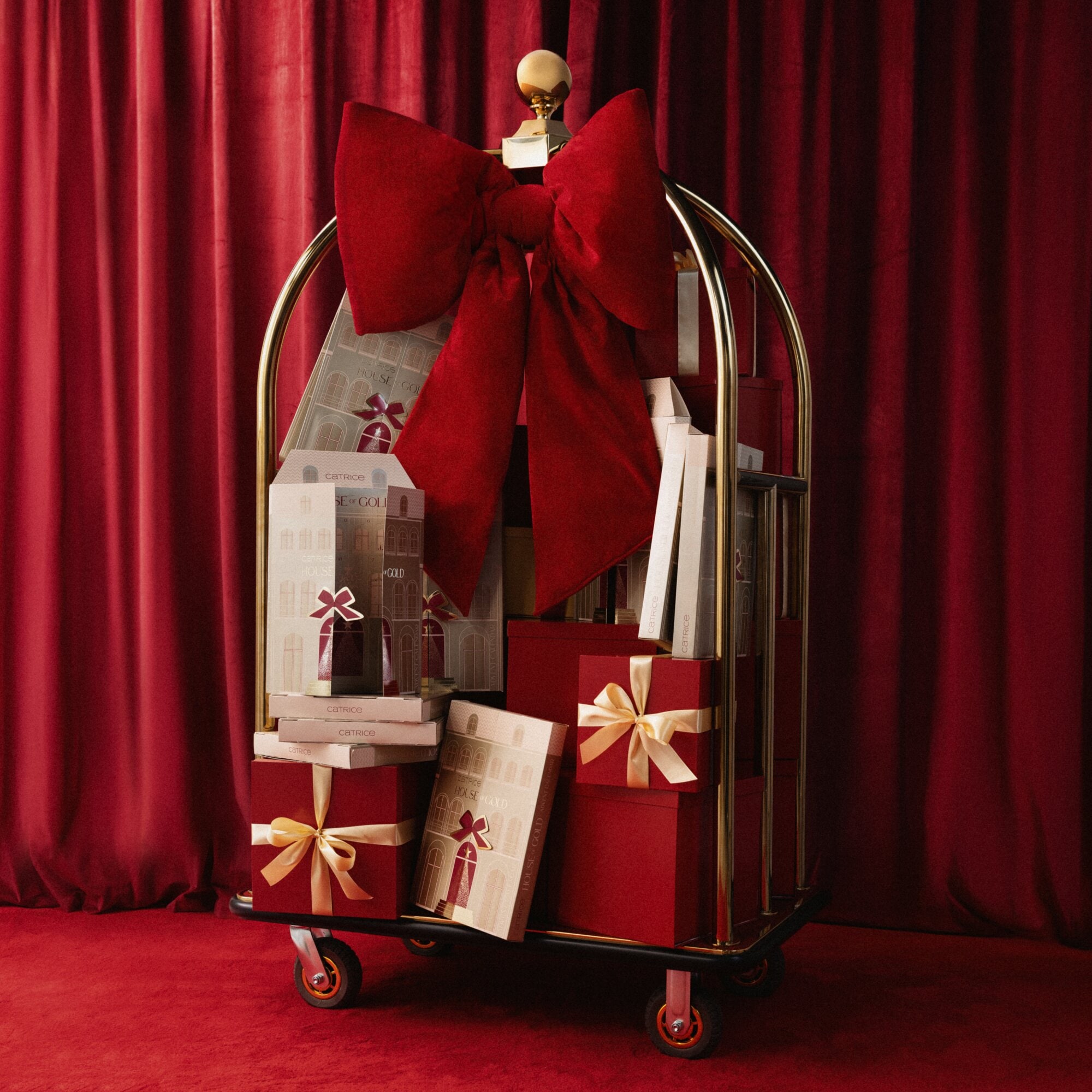Catrice Kosmetik-Adventskalender »HOUSE OF GOLD ADVENT CALENDAR« ab 14 Jahren