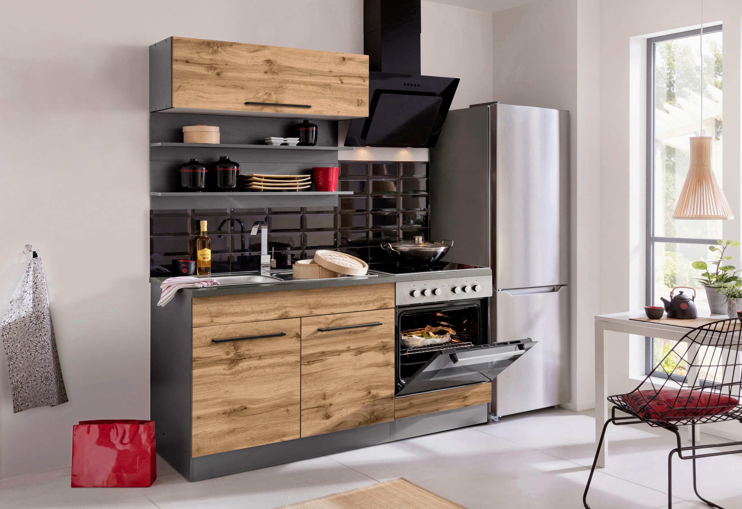 KOCHSTATION Küchenzeile »KS-Tulsa«, mit E-Geräten, Breite 160 cm, schwarze Metallgriffe