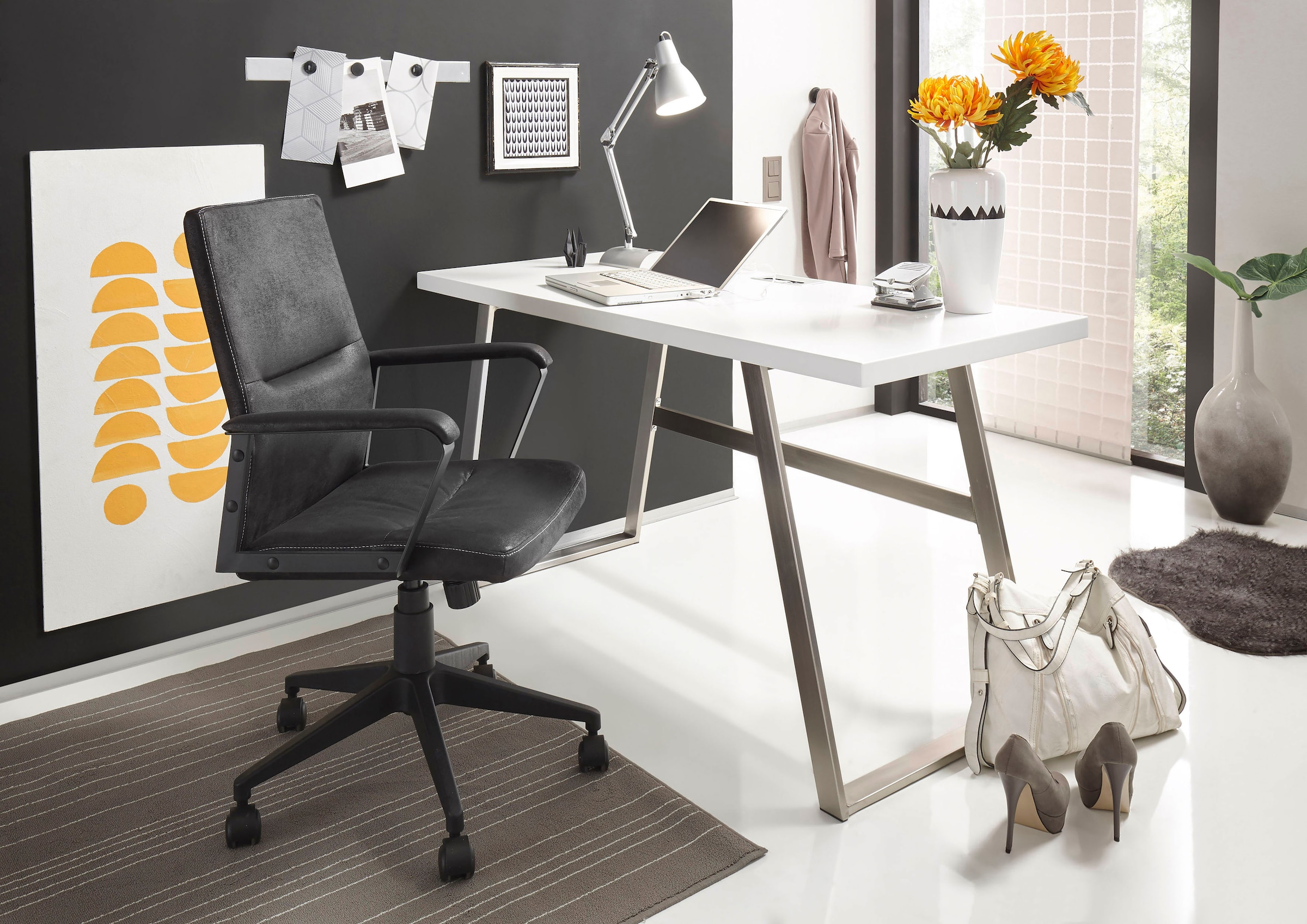 MCA furniture Schreibtisch »Andria«, Weiß matt lackiert mit Kabeldurchlass, Breite 140 cm