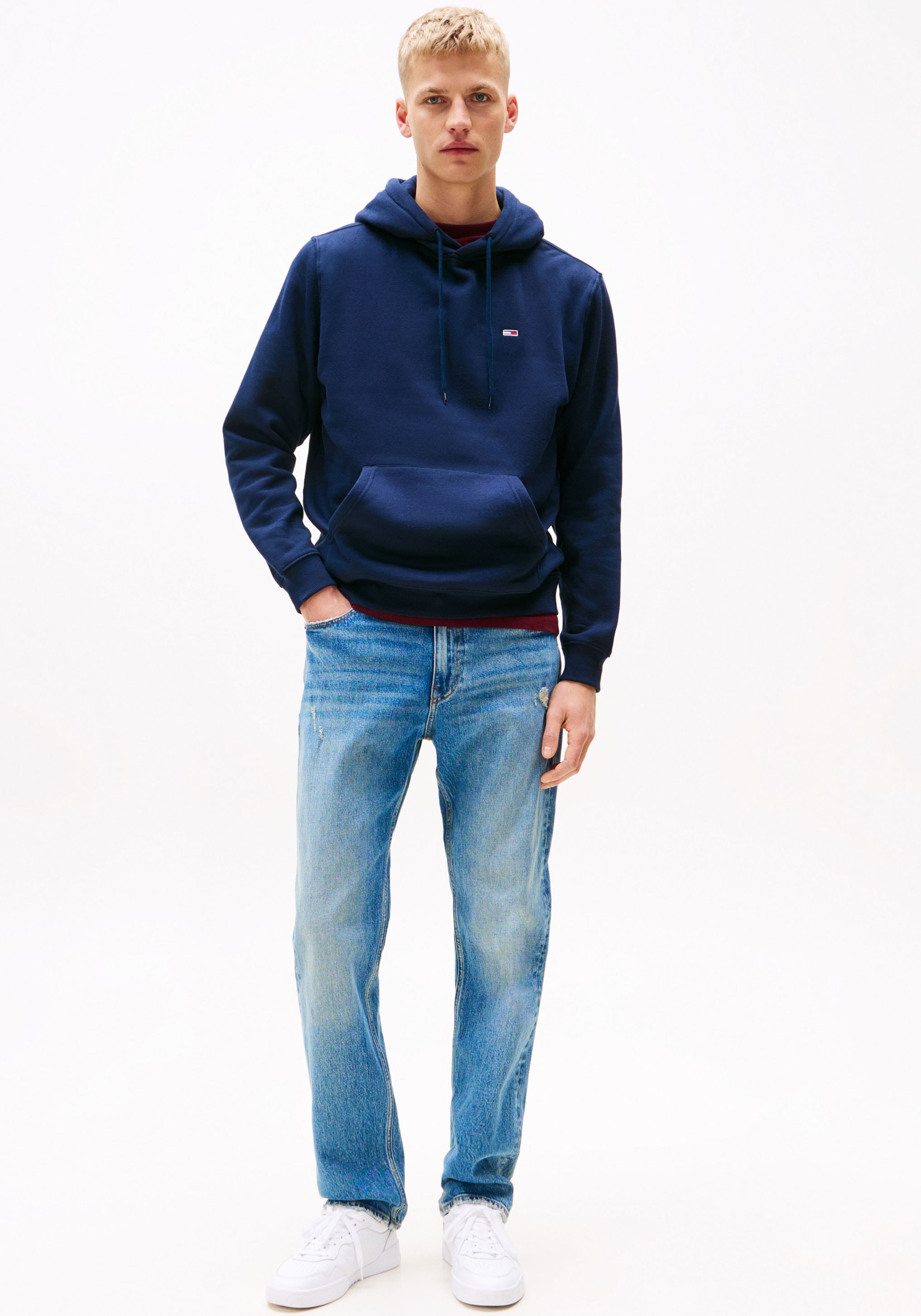 Tommy Jeans Sweatshirt »TJM REG S FLAG HOODIE«, mit bestickten Markenlogo auf Brusthöhe