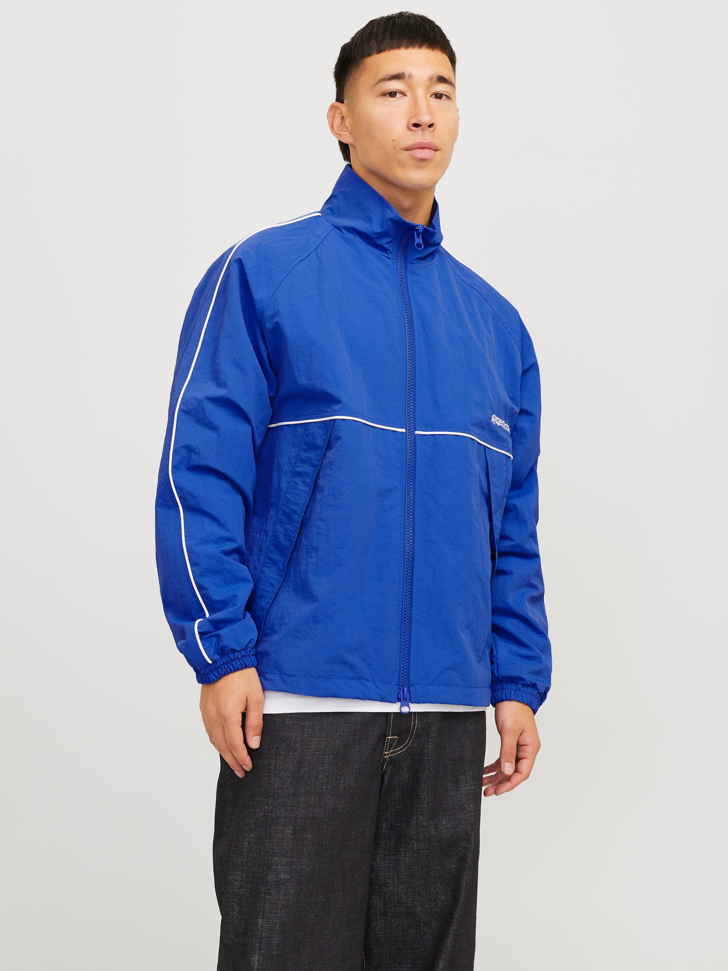Jack & Jones Outdoorjacke »JCOUNION TRACK JACKET SN«, ohne Kapuze, Mit stylischem Print