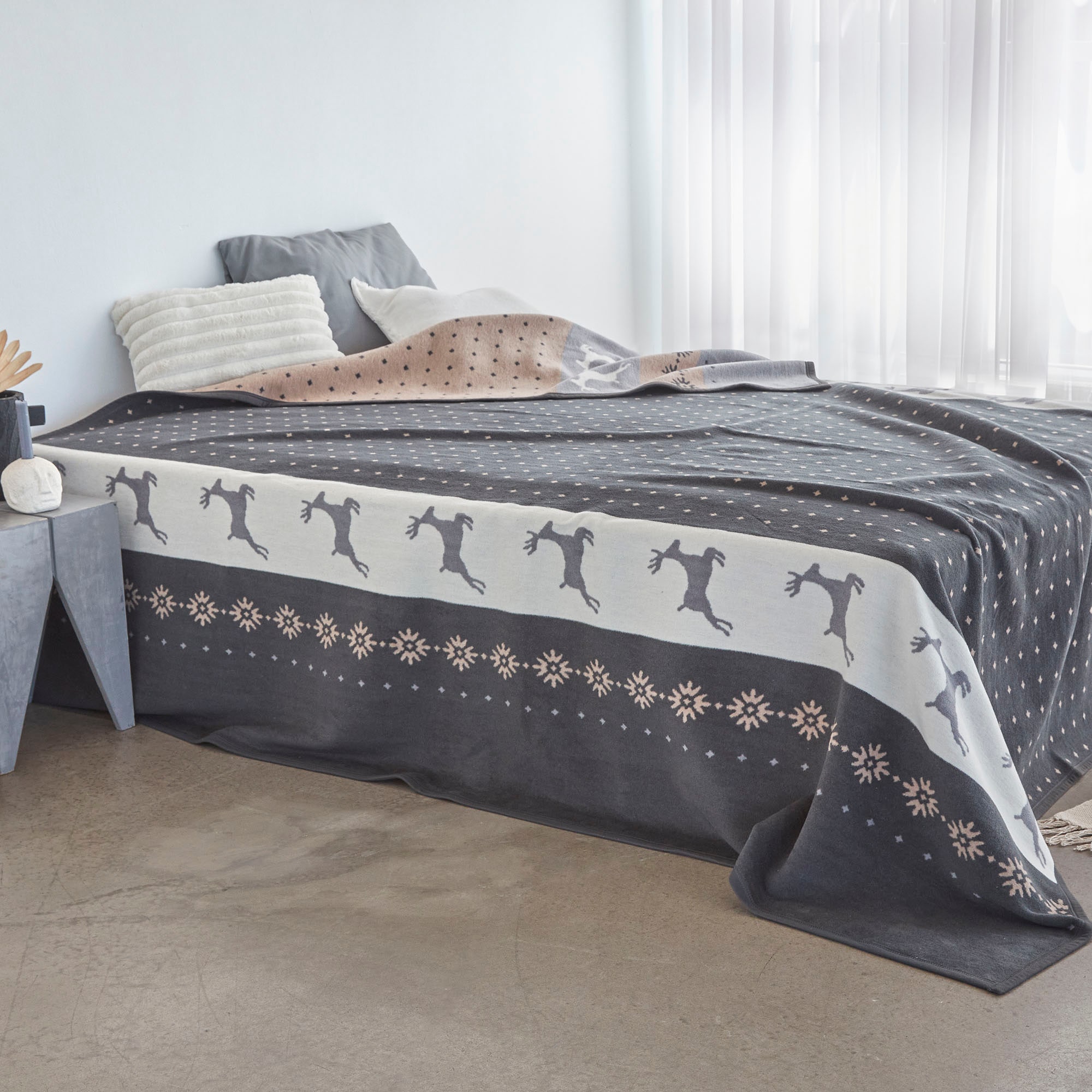 IBENA Bettüberwurf »Jacquard Bettüberwurf Lugano« im winterlichen Design