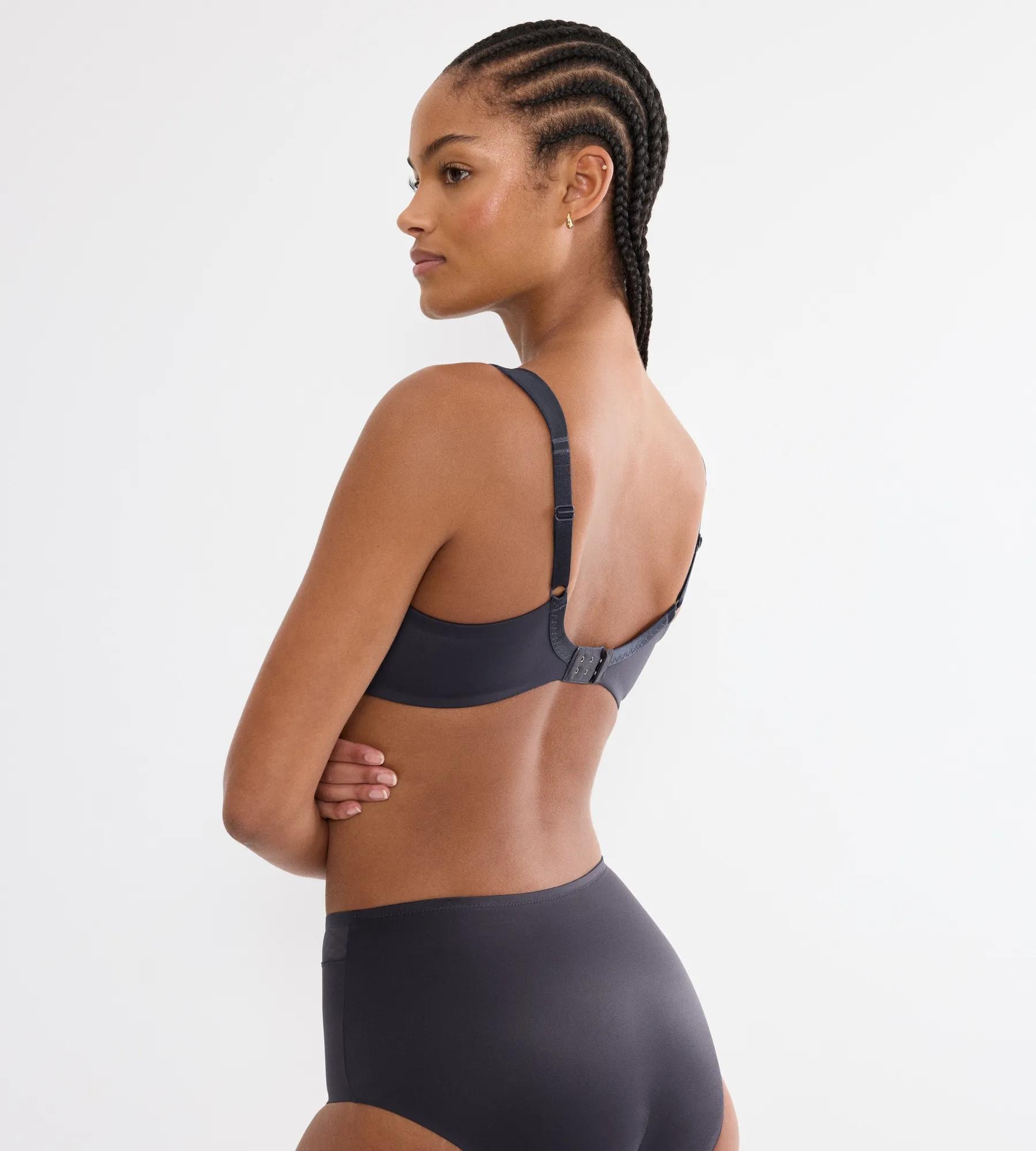 Triumph Minimizer-BH »True Shape Sensation« verkleinert die Brust optisch um eine Cup-Größe