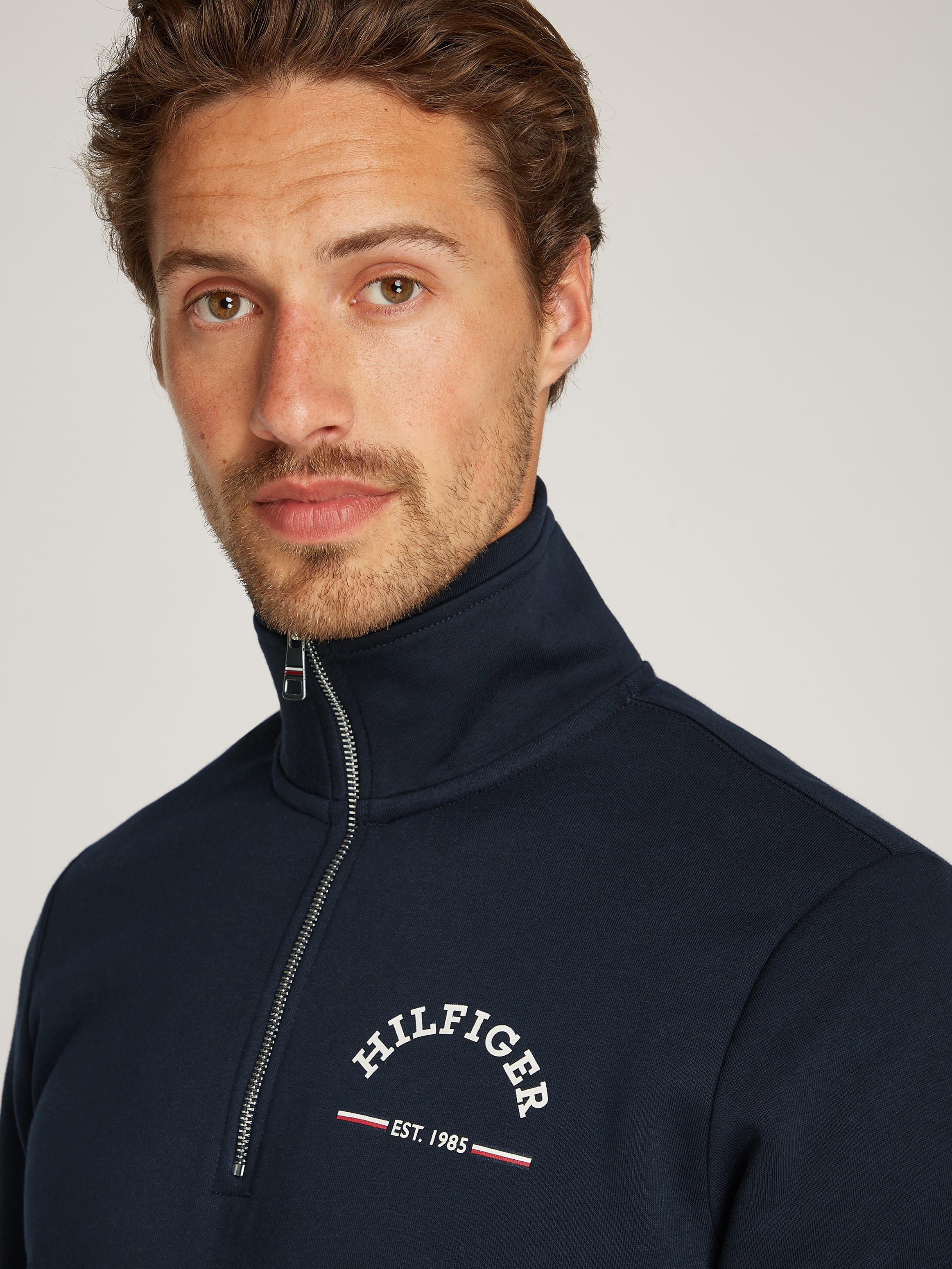 Tommy Hilfiger Sweatshirt »ROUNDALL STAND COLLAR ZIP«, mit Stehkragen und Reißverschluss