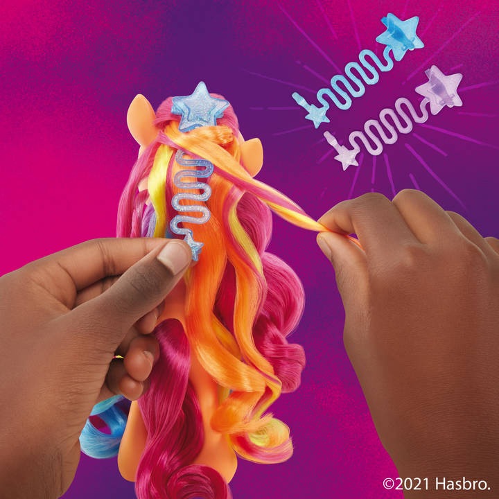 Hasbro Spielfigur »My Little Pony, A New Generation - Regenbogenmähne Sunny Starscout«, mit langen, pinkfarbenen Haaren und Sternschnuppen-Schönheitsfleck