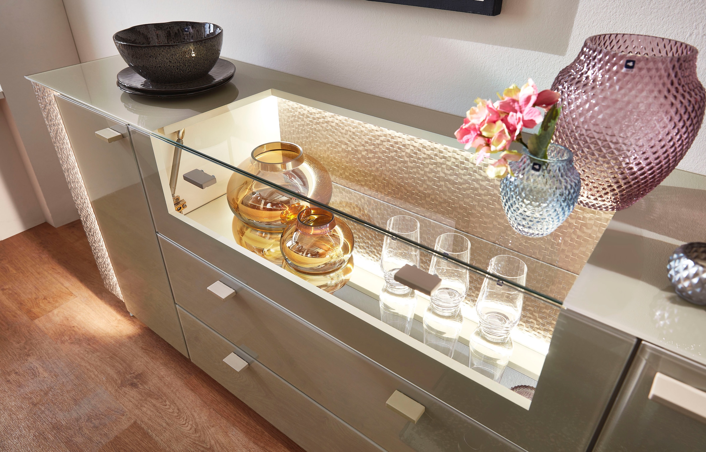 LEONARDO Sideboard »AUREA«, mit Pailletten-Akzent, wahlweise mit Beleuchtung