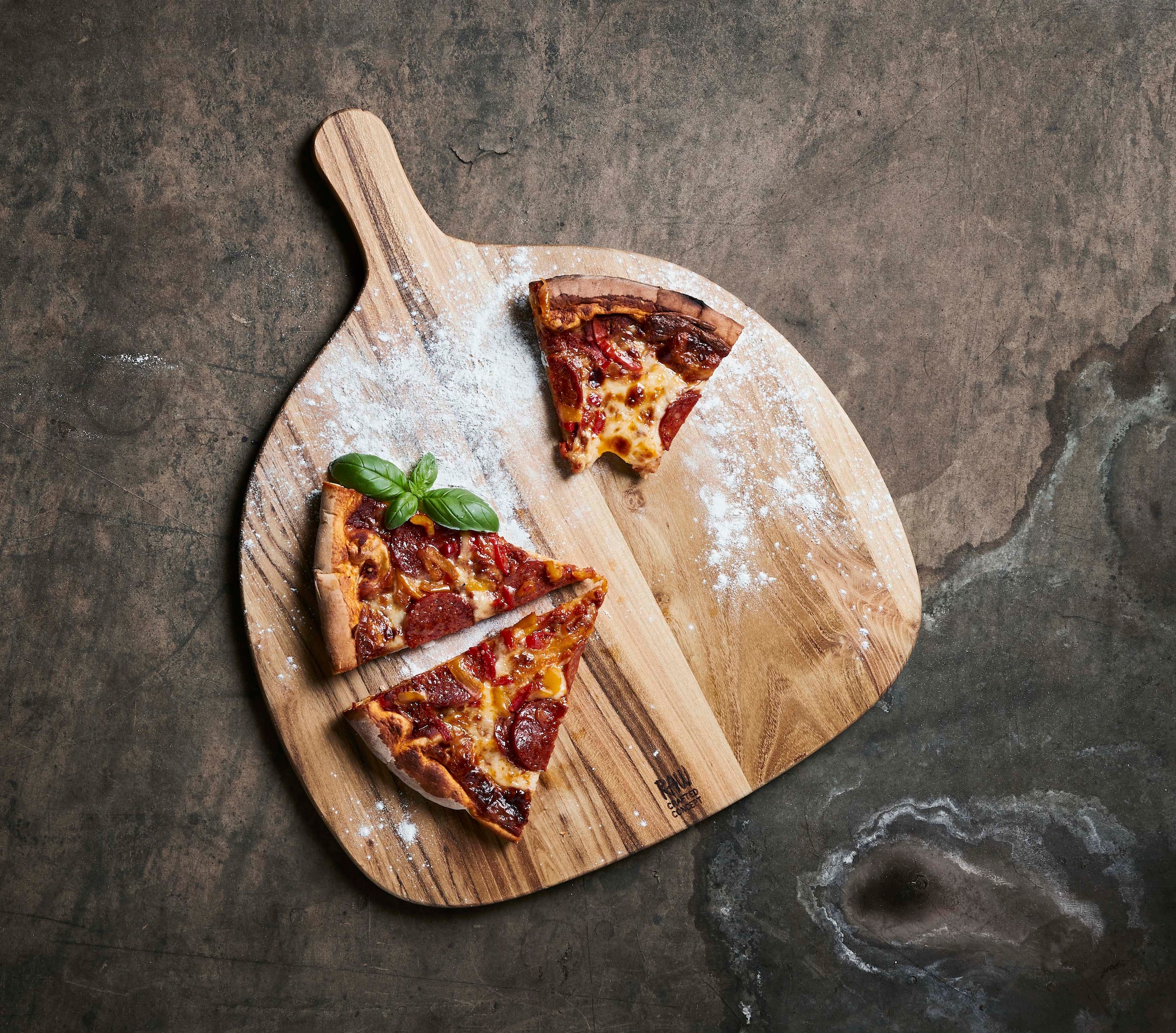 aida RAW Pizzaschneidebrett »RAW Teak«, organisches Design online bestellen | Schneidebretter