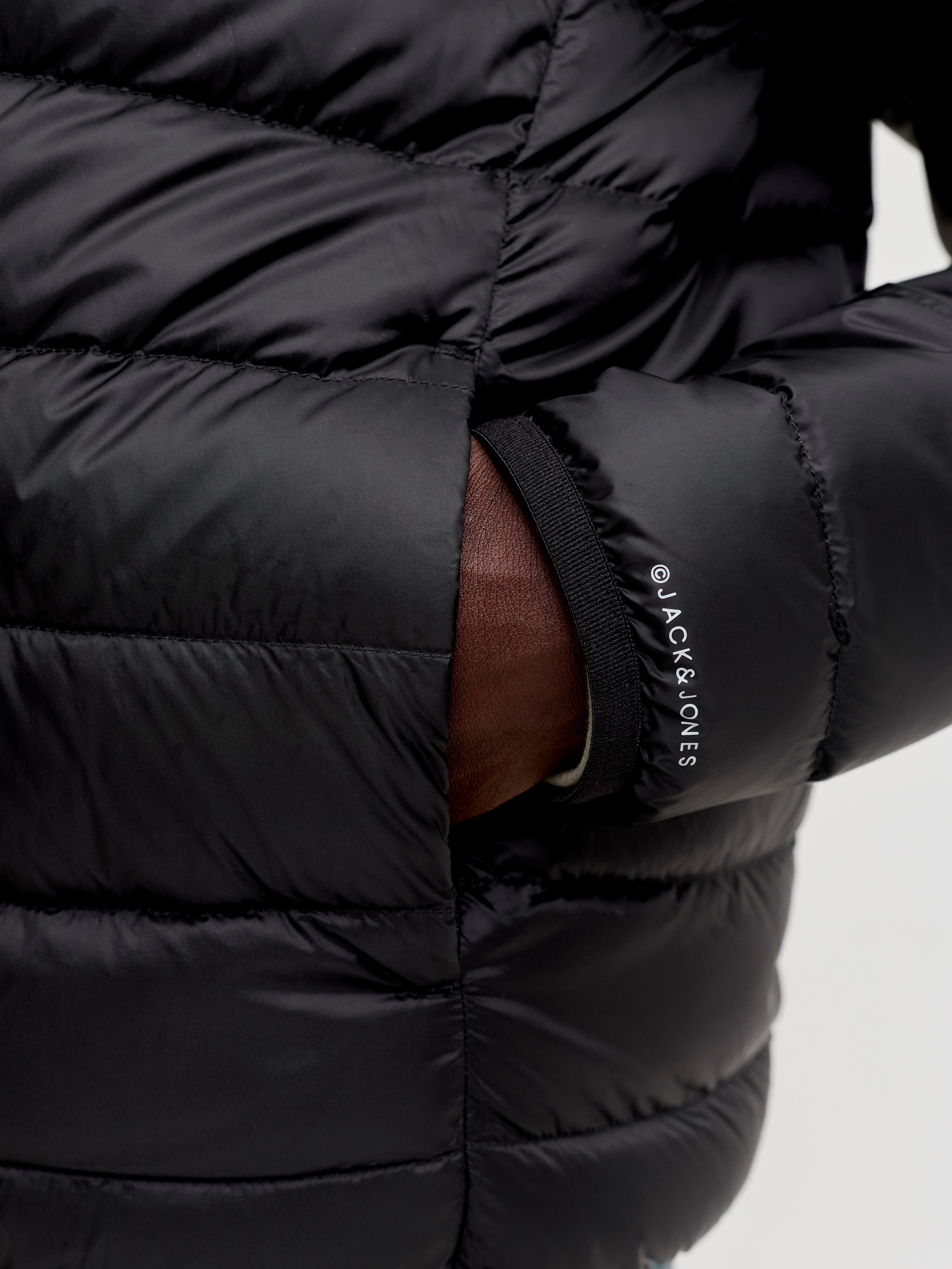 Jack & Jones Steppjacke »JJEBERG LIGHT DOWN PUFFER HOOD NOOS« mit Kapuze Kunstfaser, normal geschnitten