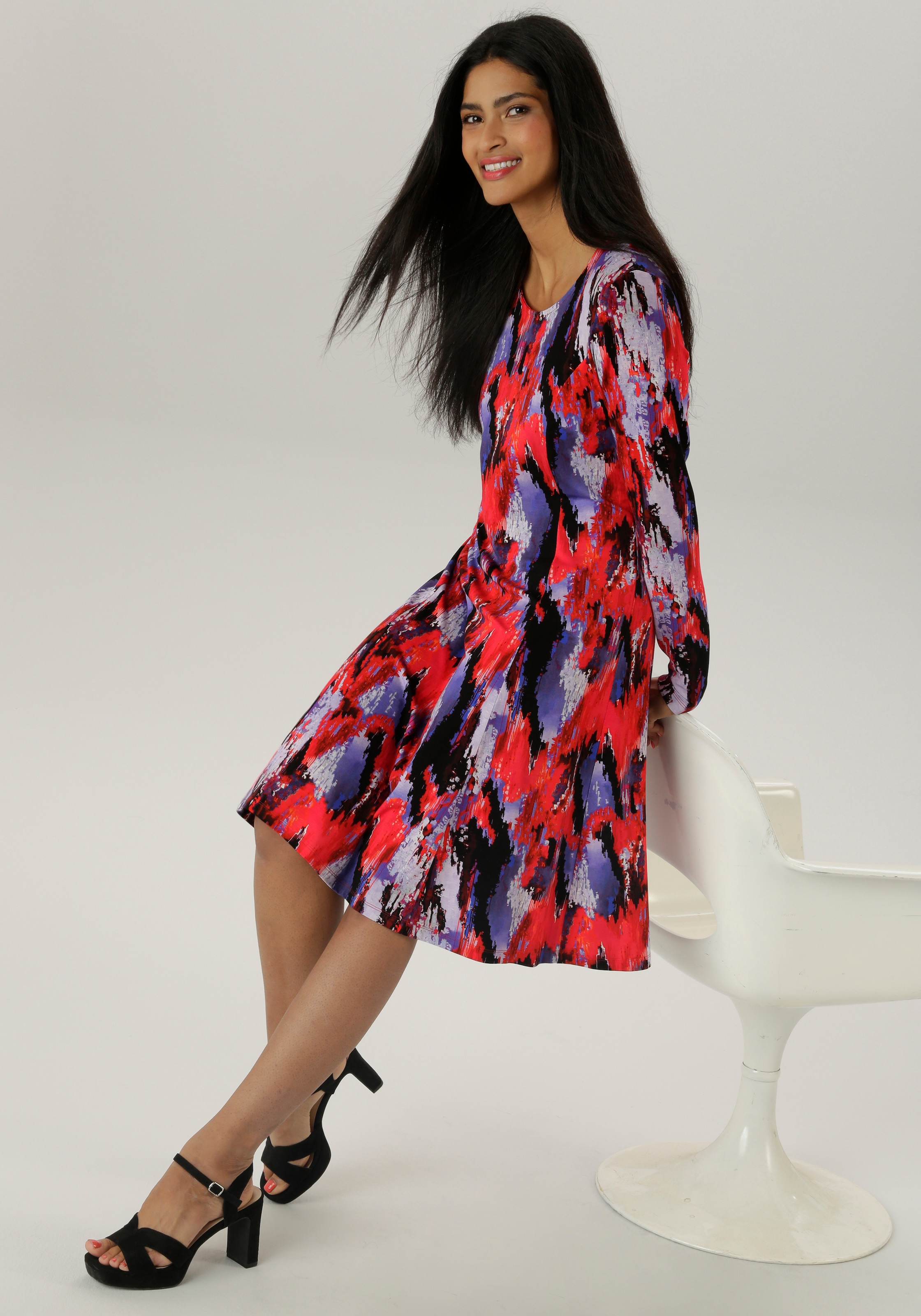 Aniston SELECTED Jerseykleid, im modernen und abstrakten Farbverlauf