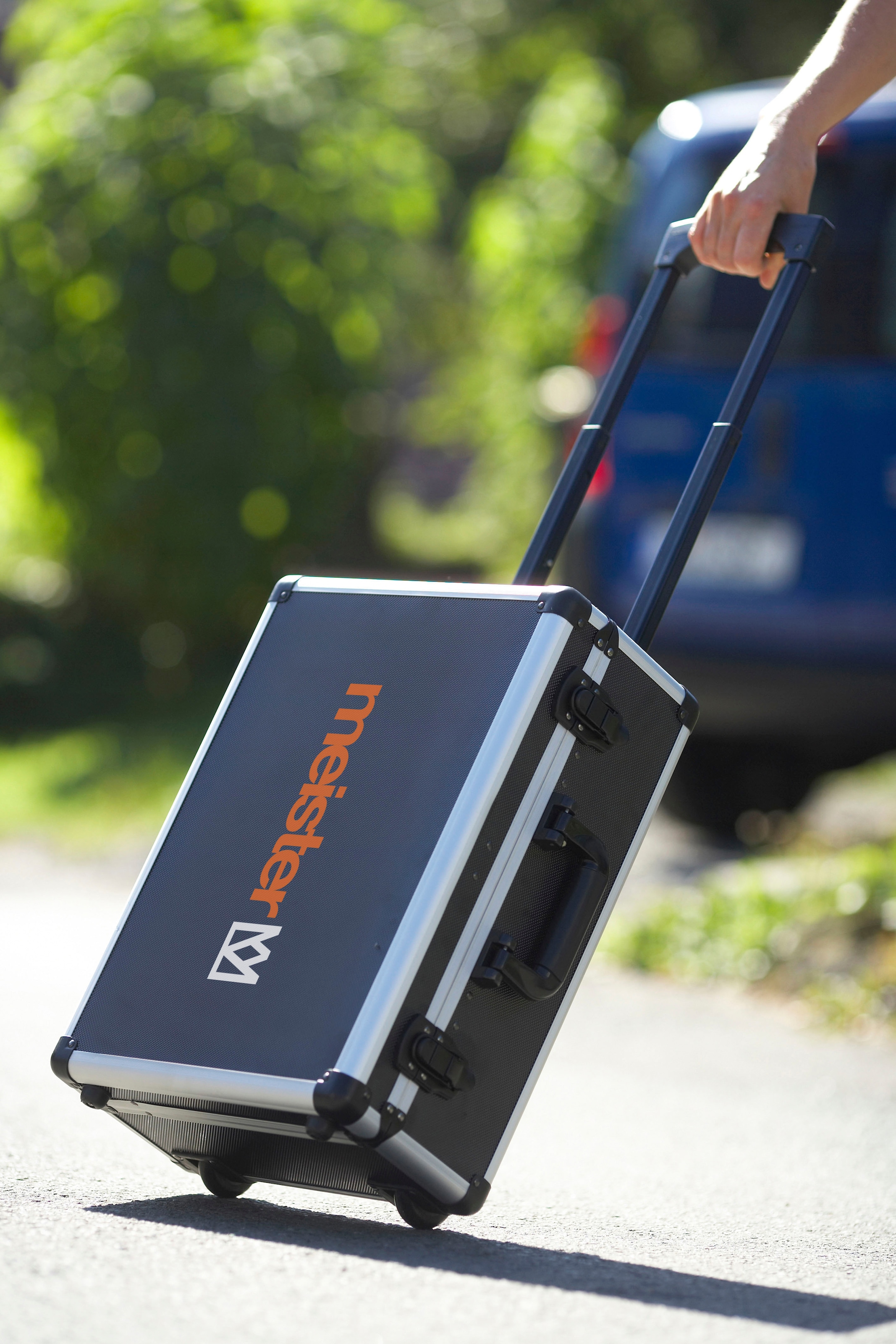 meister Werkzeugset »Werkzeugtrolley«, (238 tlg.), Qualitätswerkzeug von Knipex und Wera, Rollen und Teleskophandgriff