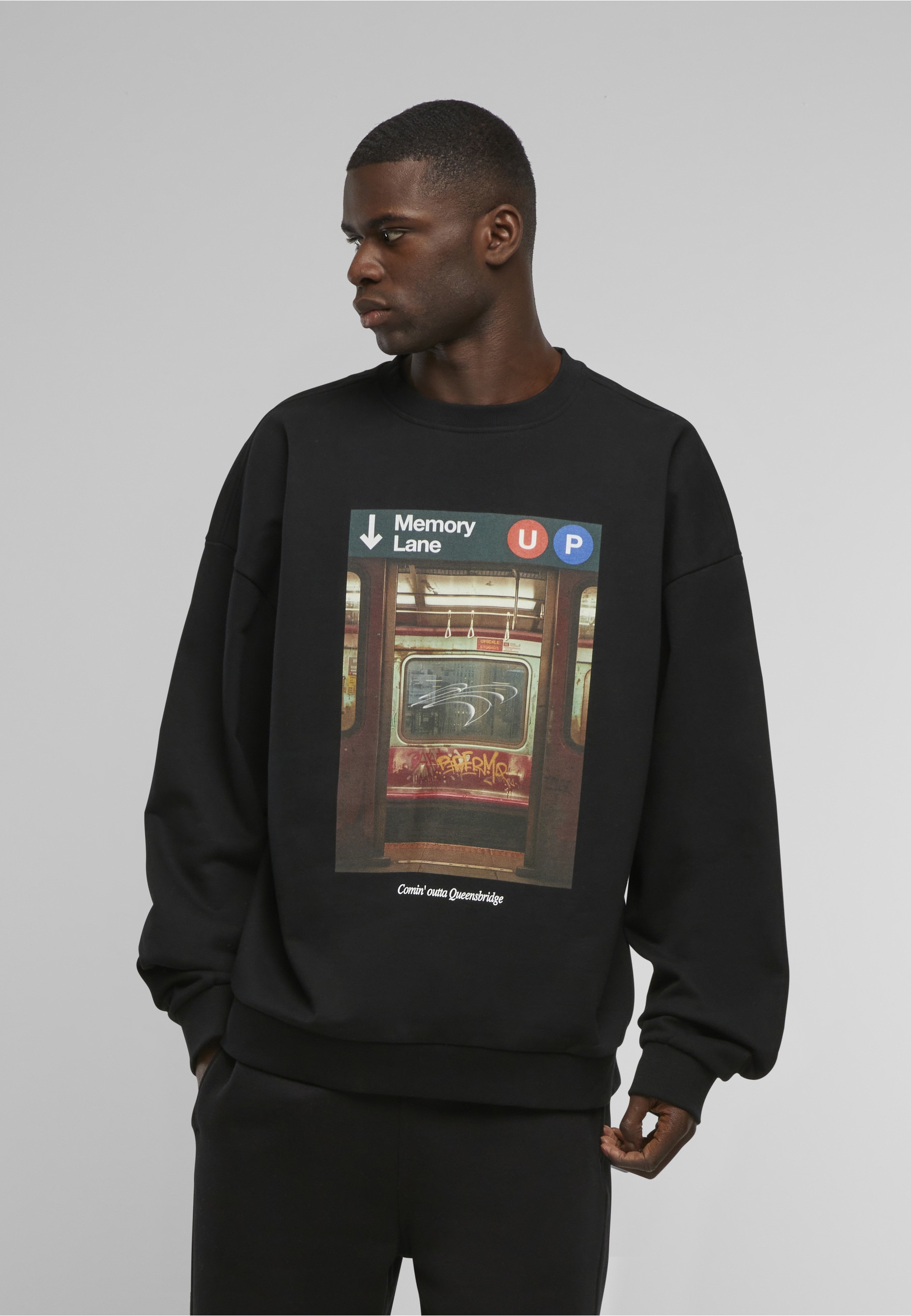 Upscale by Mister Tee Sweatshirt »Upscale by Mister Tee Memory Lane Oversize Crewneck«
