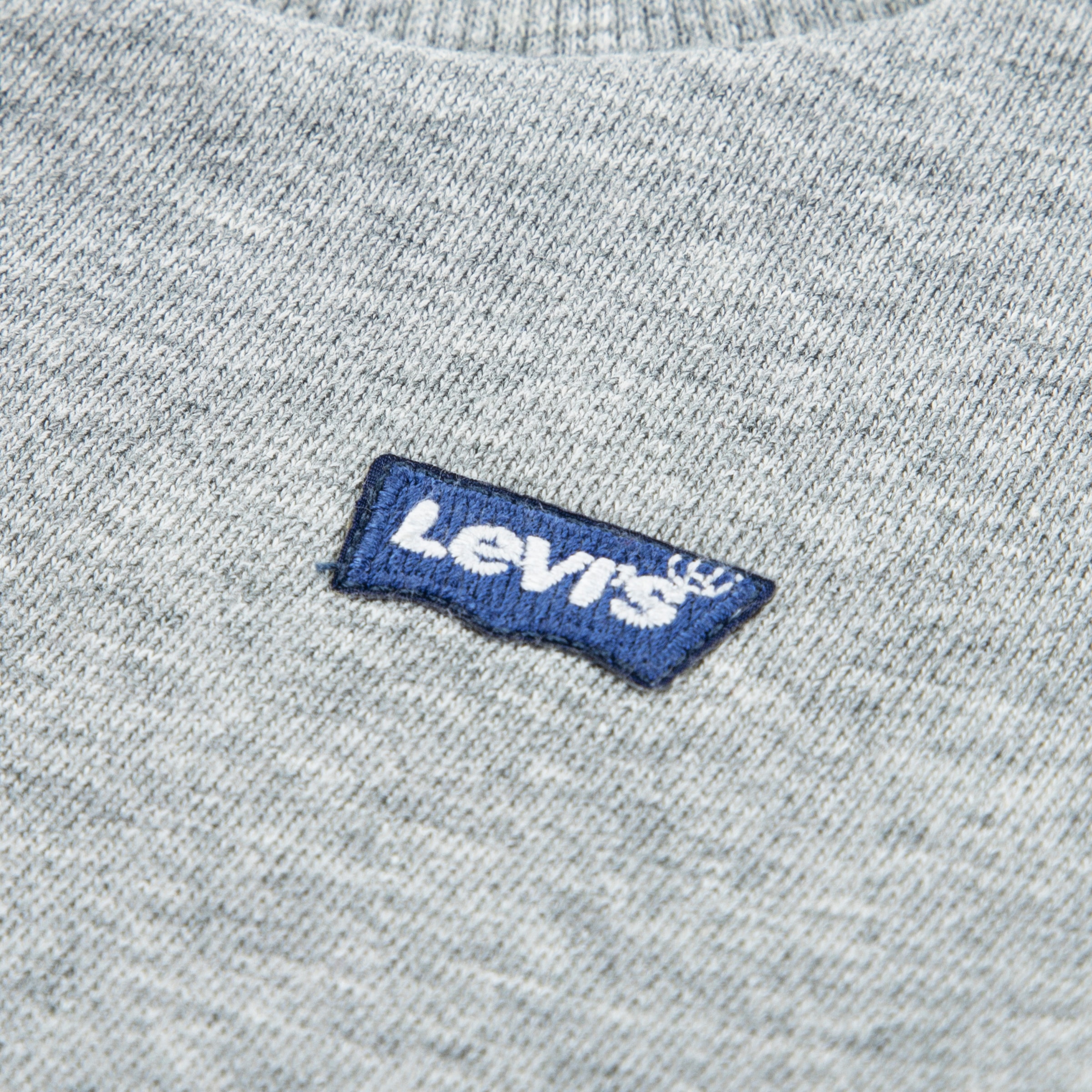 Levi's® Kids Neugeborenen-Geschenkset »LVN HOODIE,JOGGER SET« Set, 2 tlg. mit kleiner Label-Applikation- Stickerei