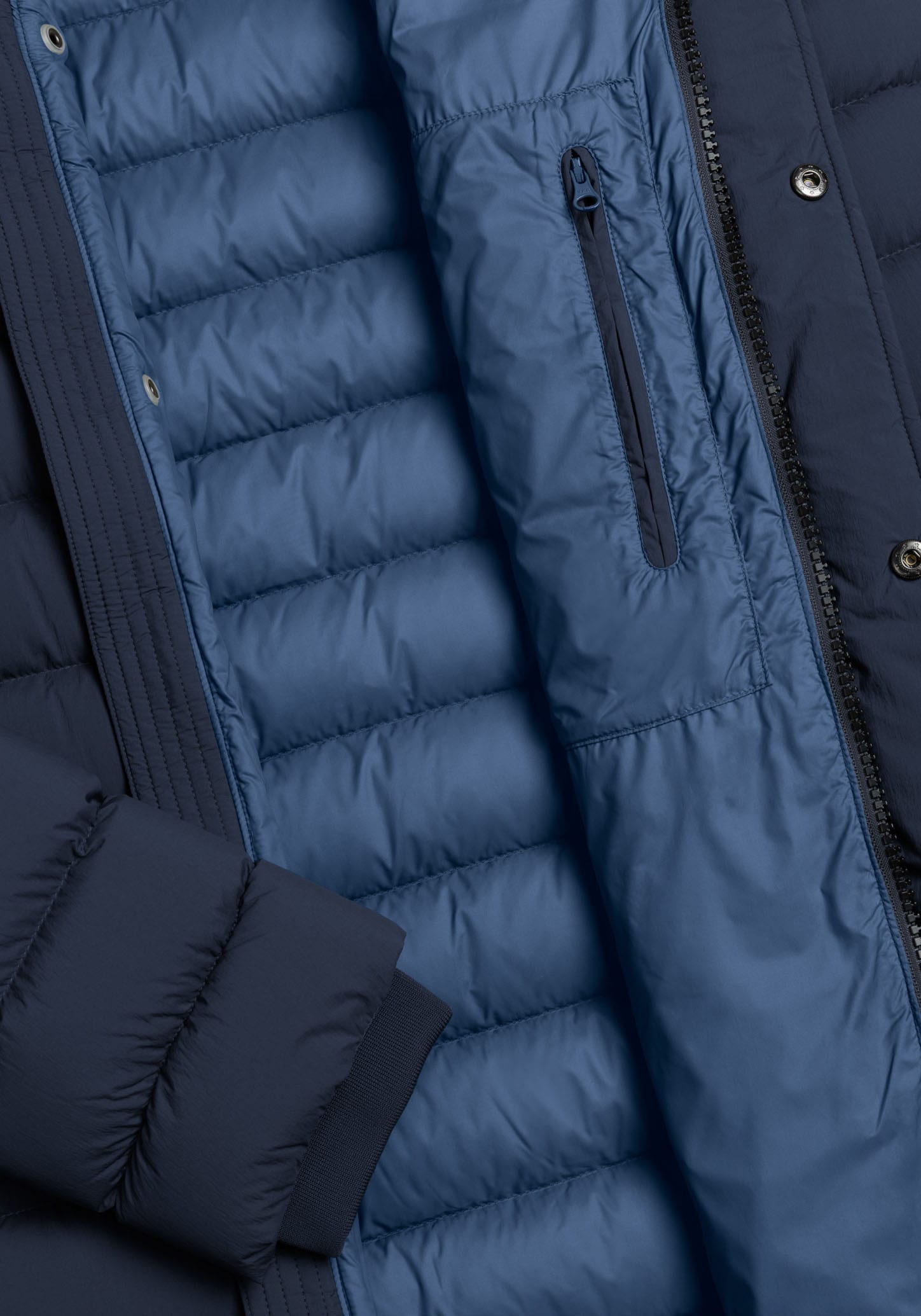 Colmar Daunenjacke mit Kapuze mit abnehmbarer Kapuze, Seitenschlitze mit Reißverschluss