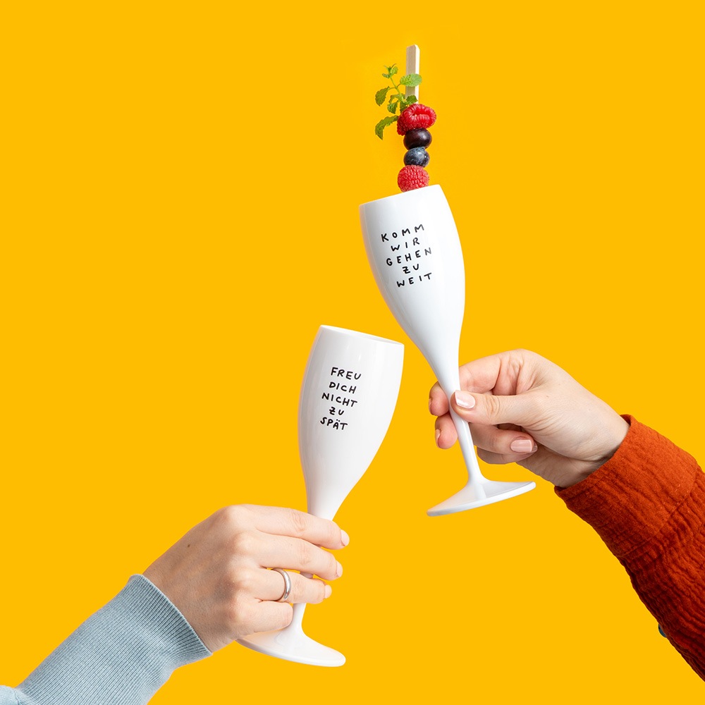 KOZIOL Sektglas »CHEERS No. 1 SPRUCHREIF Glas 100 ml mit Druck, 4 Motive« spülmaschinengeeignet