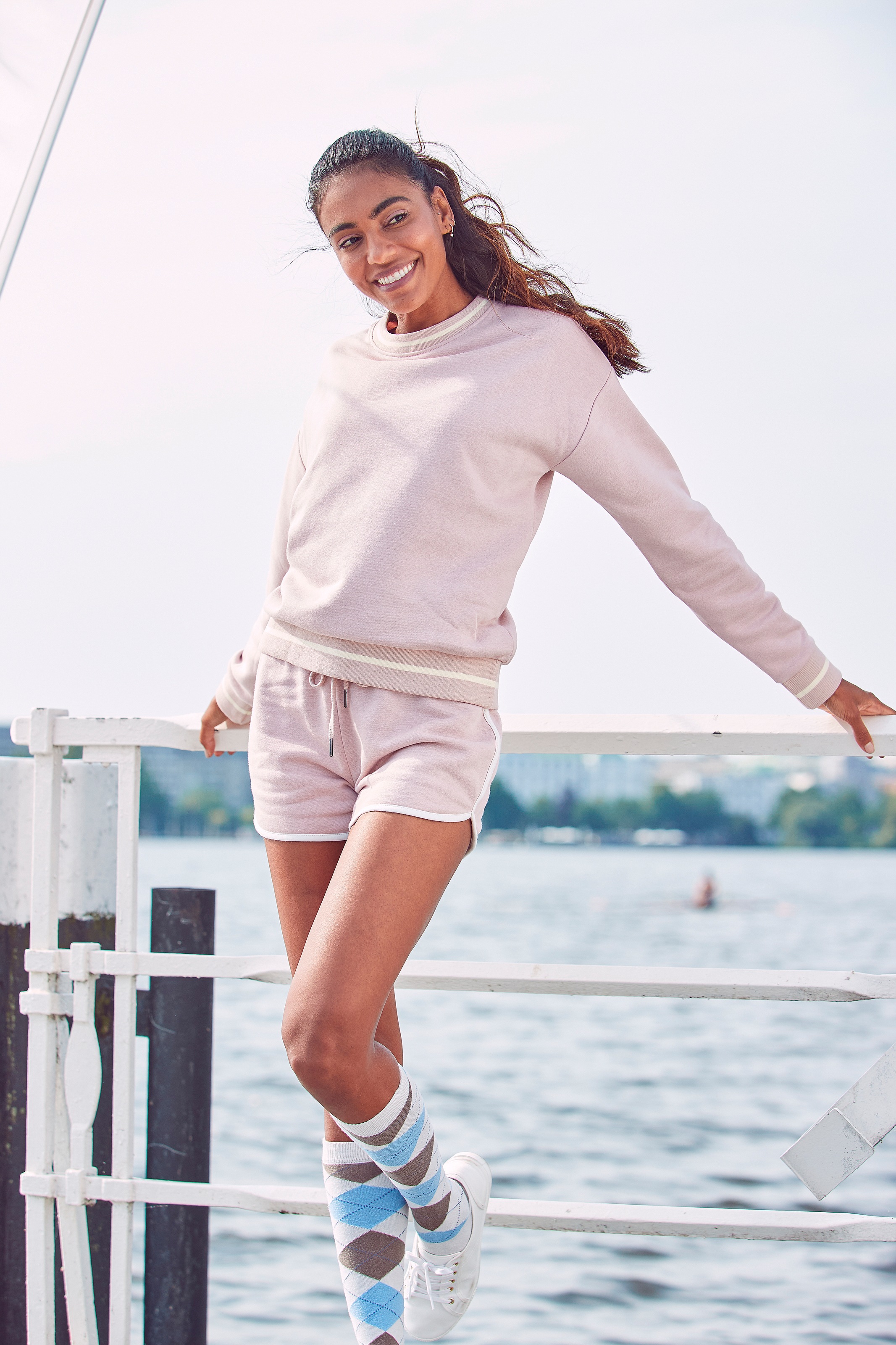 LASCANA Relaxshorts, mit Kontrastpaspeln, Loungewear