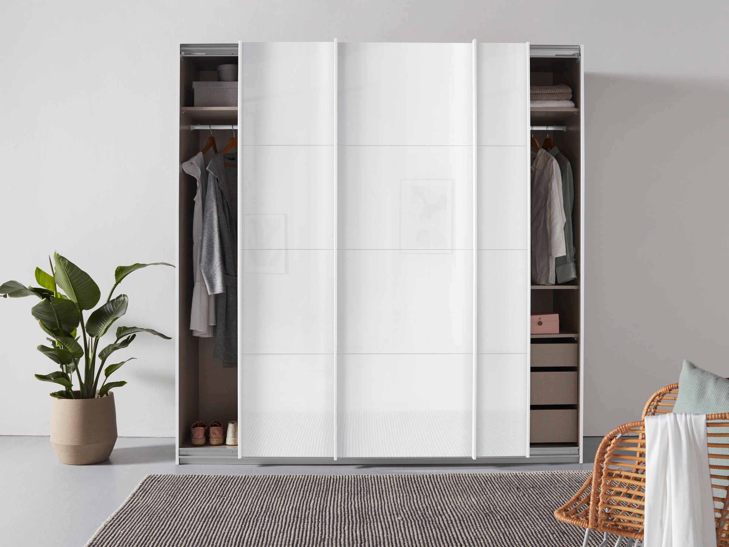 rauch Schwebetürenschrank »Kleiderschrank Schrank Garderobe TOPSELLER OTELI inkl. Inneneinteilung«, mit 3 Innenschubladen sowie zusätzlichen Einlegeböden MADE IN GERMANY