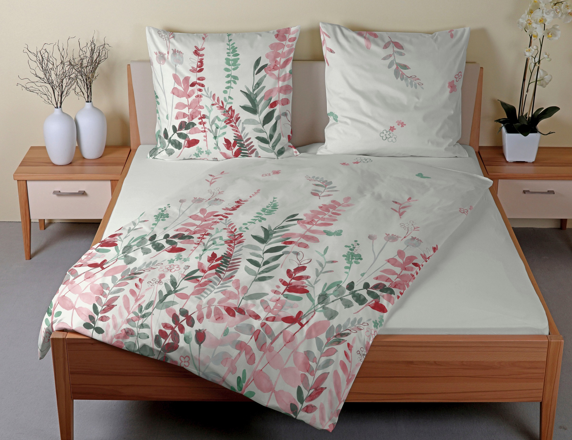 CASATEX Bettwäsche »Renata«, verspieltes Design, kleiner Schmetterling, wegfliegende Blüten